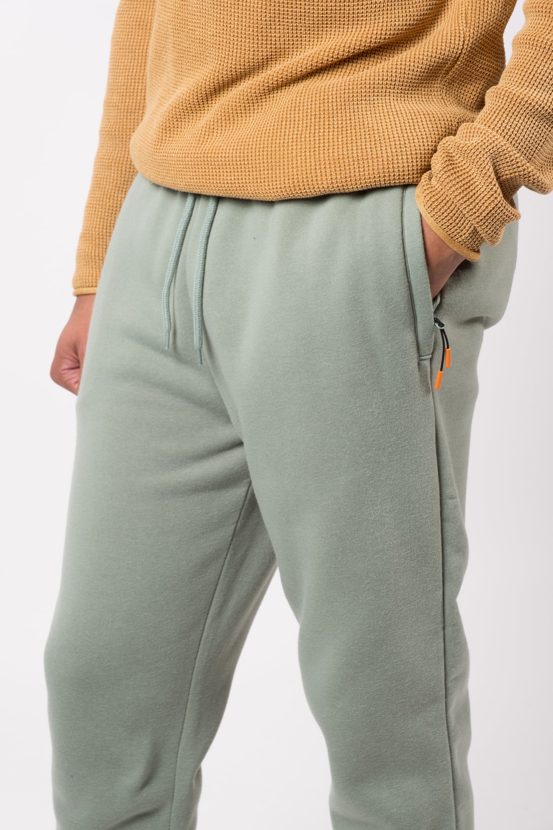 2.0 joggers for men in poly fleece fabric
#color_soft moss