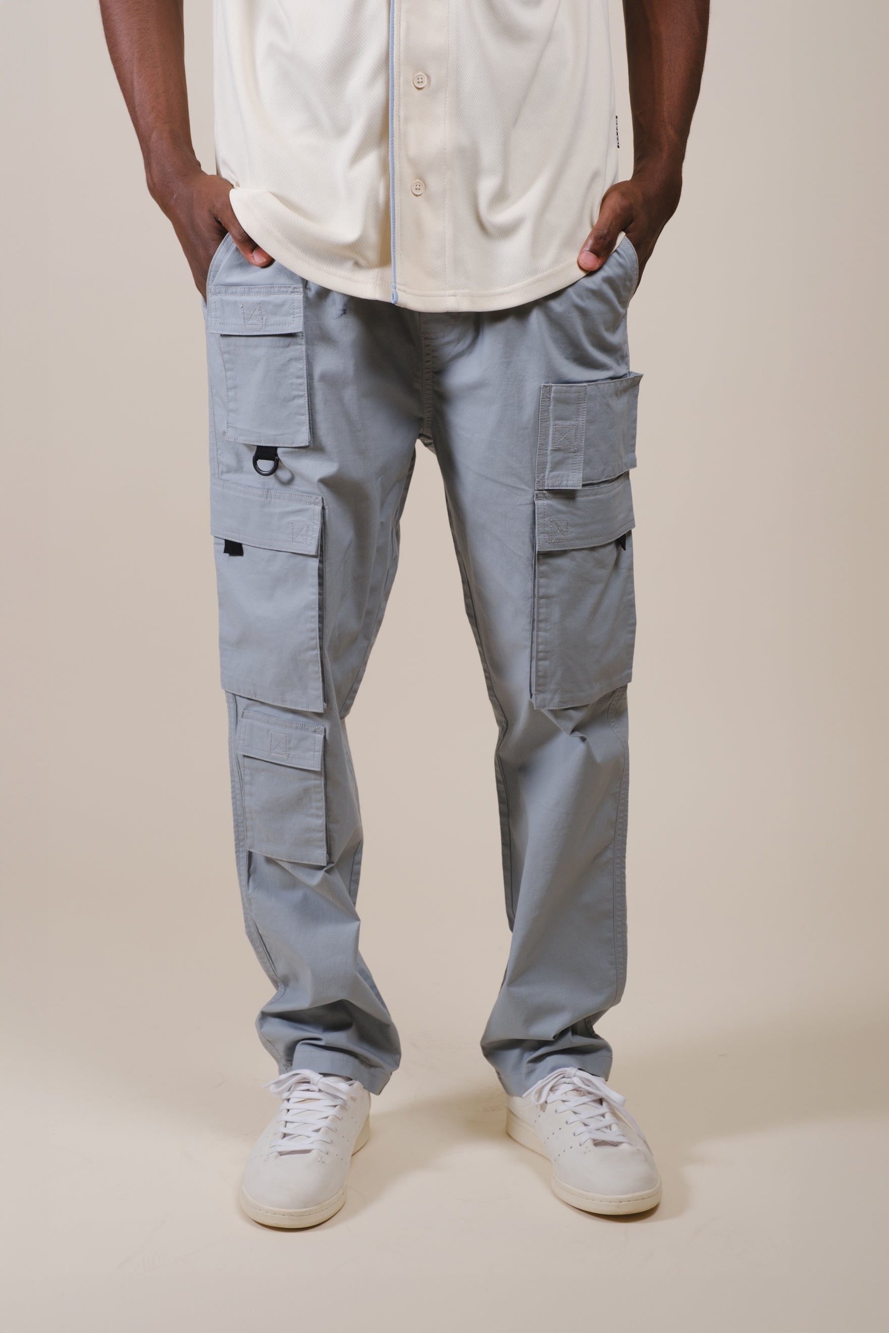 Men’s multi pocket poplin cargo pants with elastic drawstring waist
#color_quarry