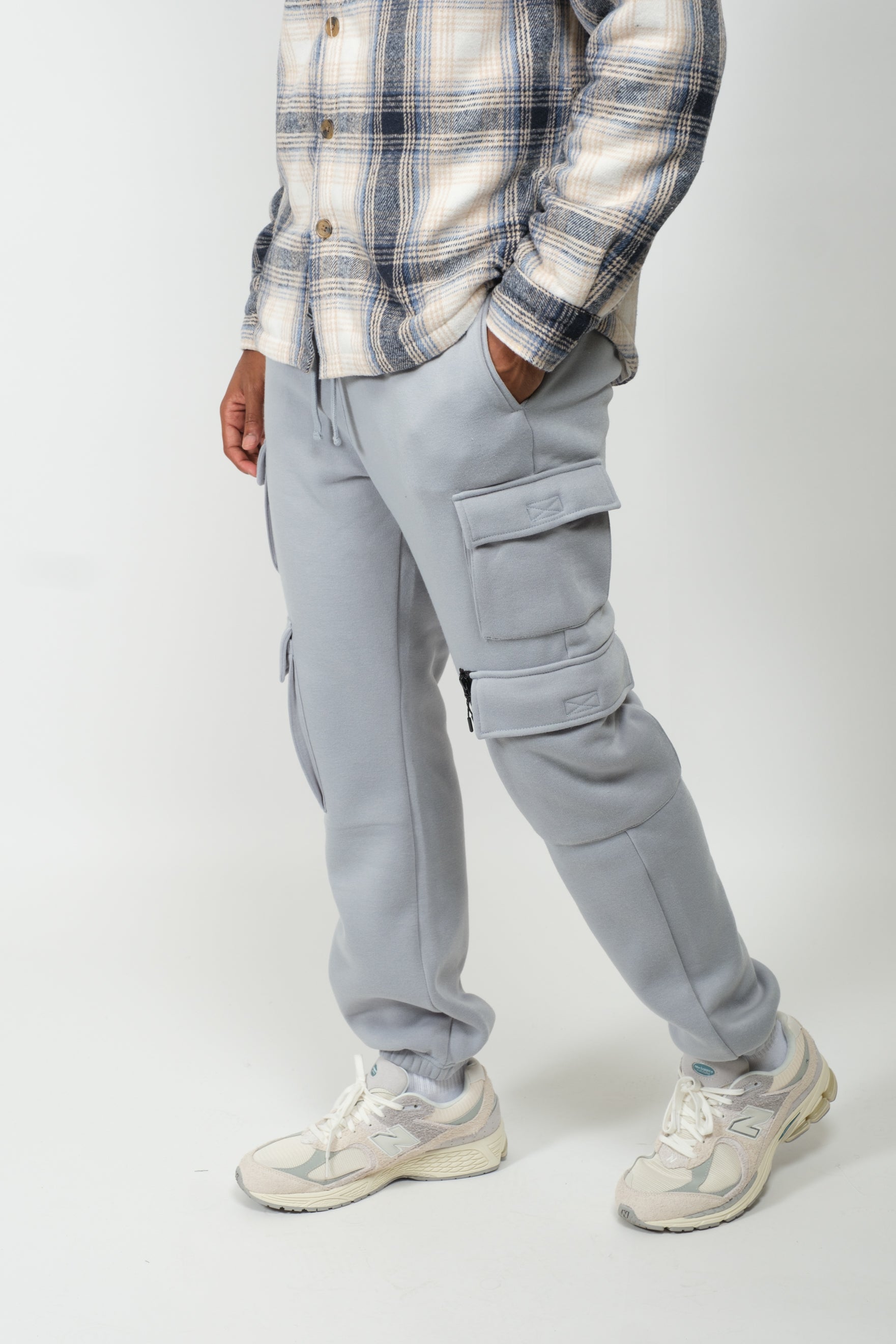 Versatile Fleece Utility Cargo Sweatpant for Men
#color_quarry