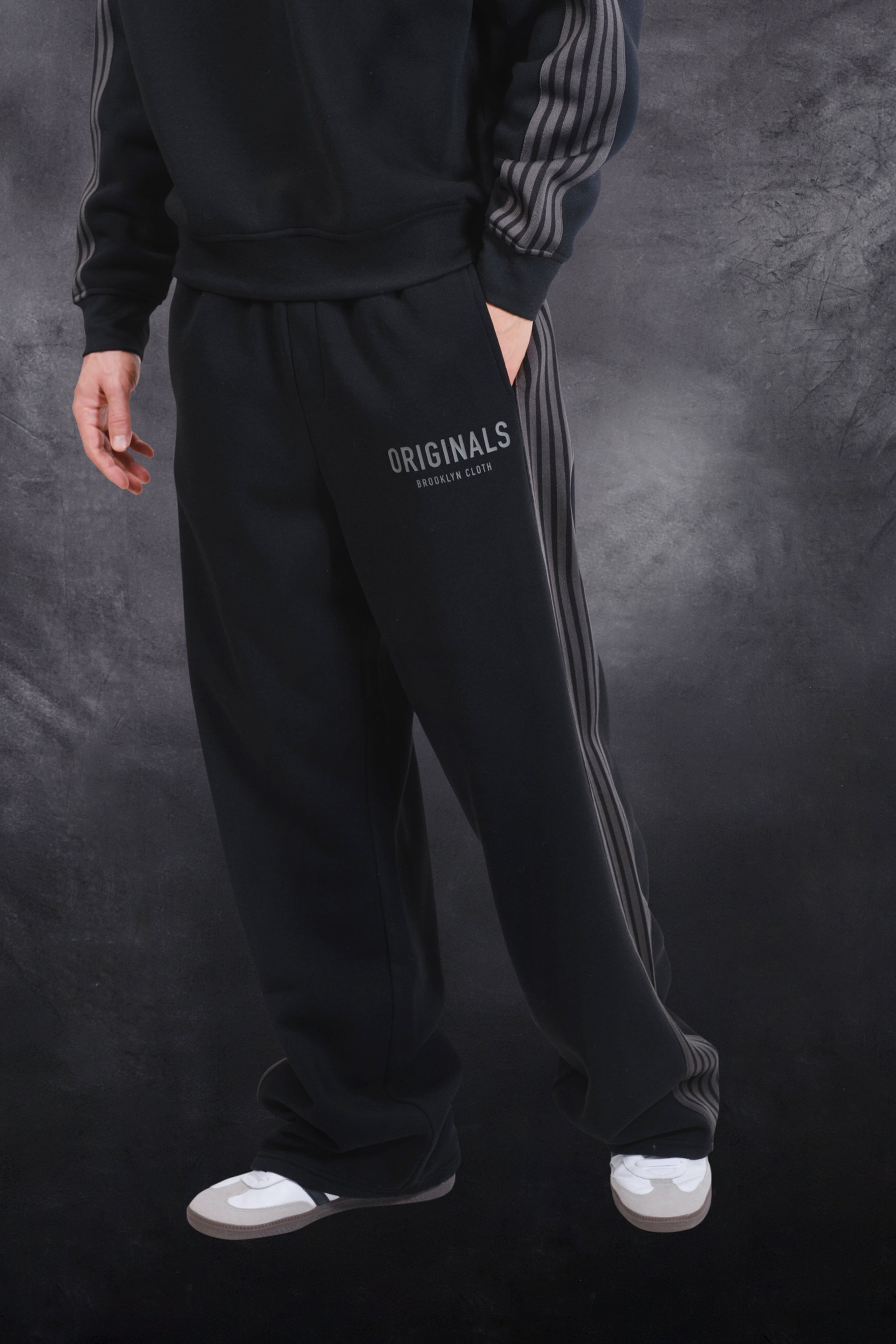 Cozy fleece track pants in black with logo on upper left thigh
#color_black