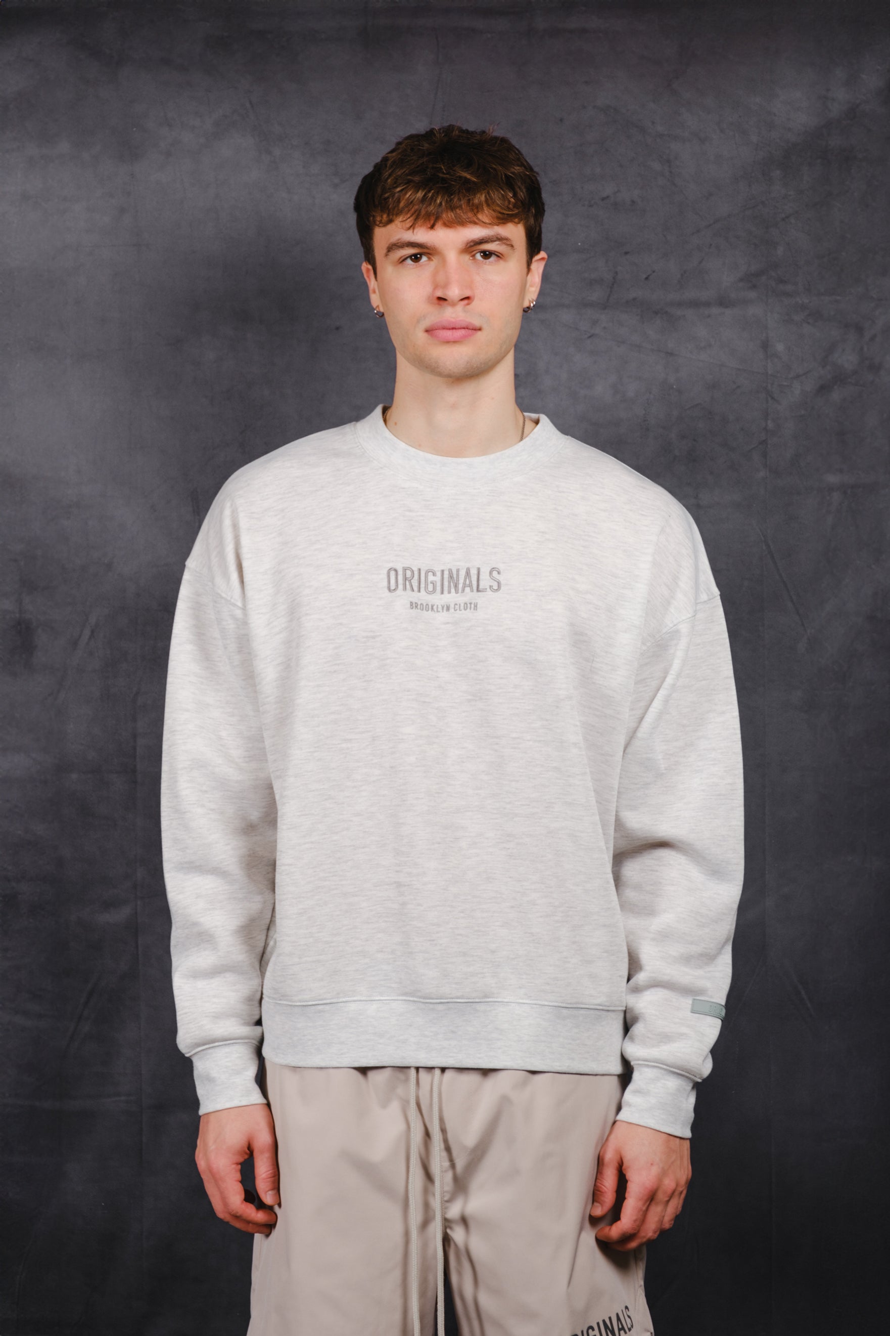 Stylish tonal embroidered Originals Fleece Crew Neck
#color_natural-heather