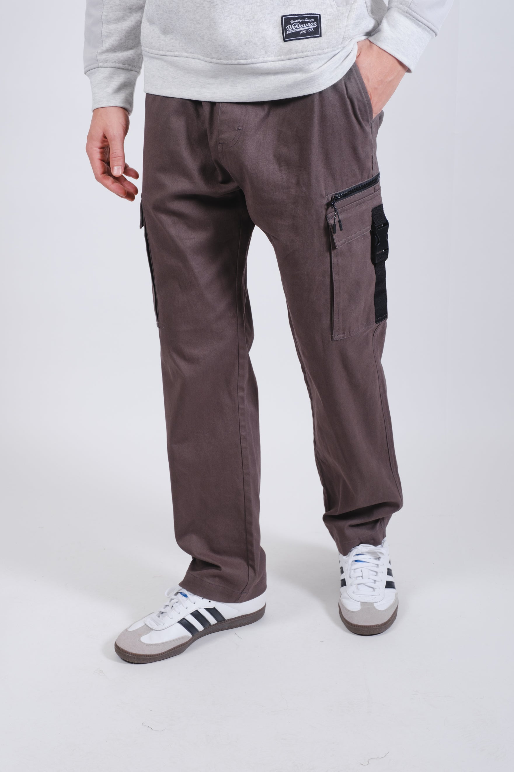 Stylish men's twill cargo pants with zip buckle pockets in charcoal grey
#color_charcoal grey