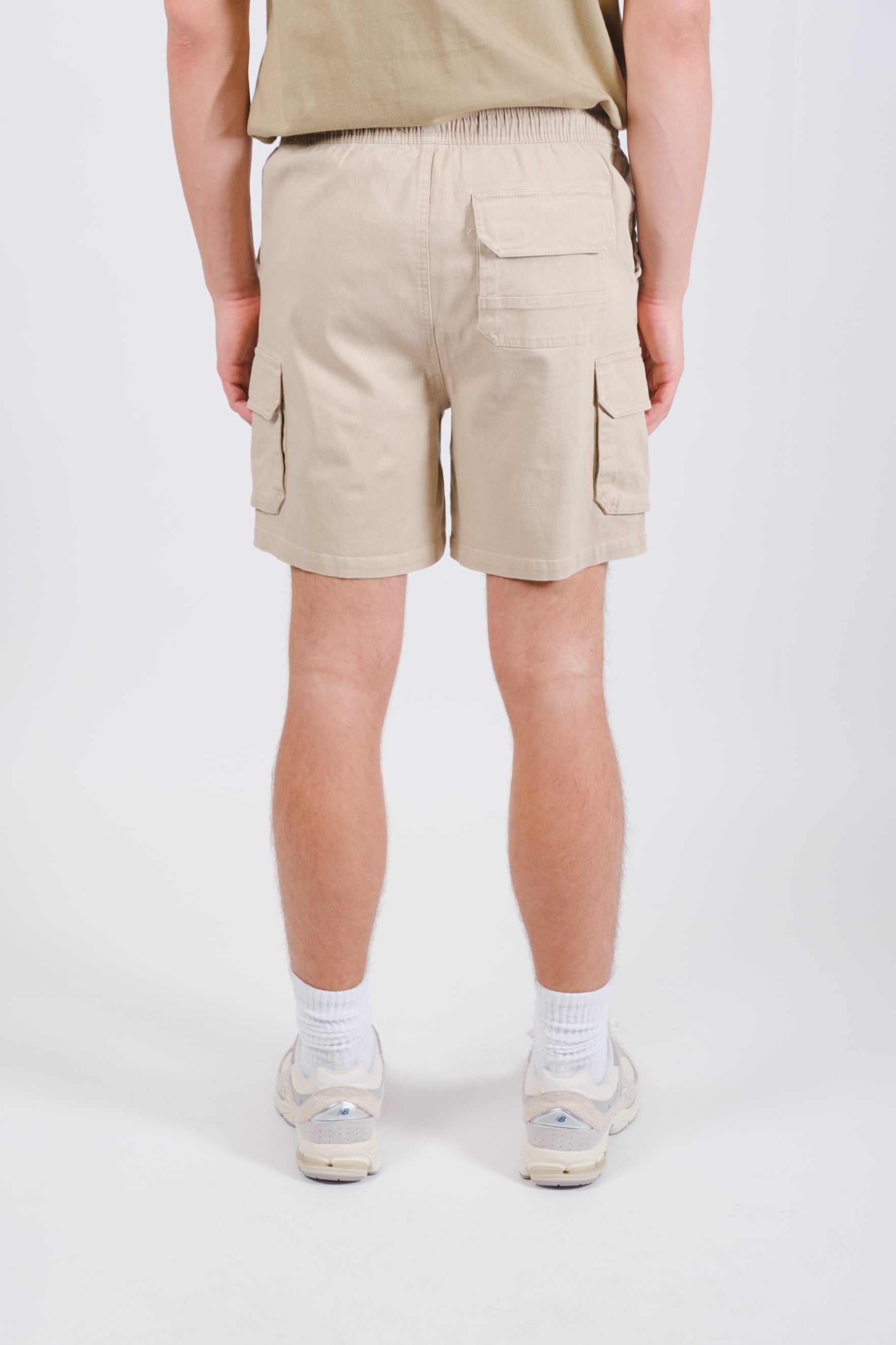 Comfortable washed twill cargo shorts
#color_khaki
