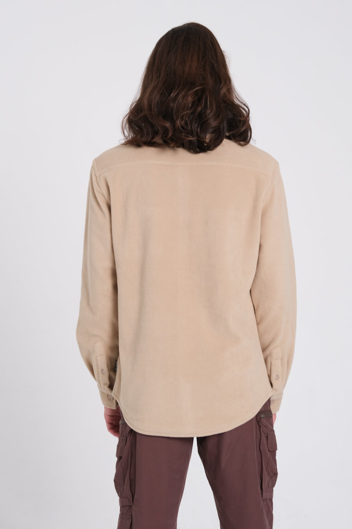 Heavy knit shacket with comfortable fit 
#color_khaki