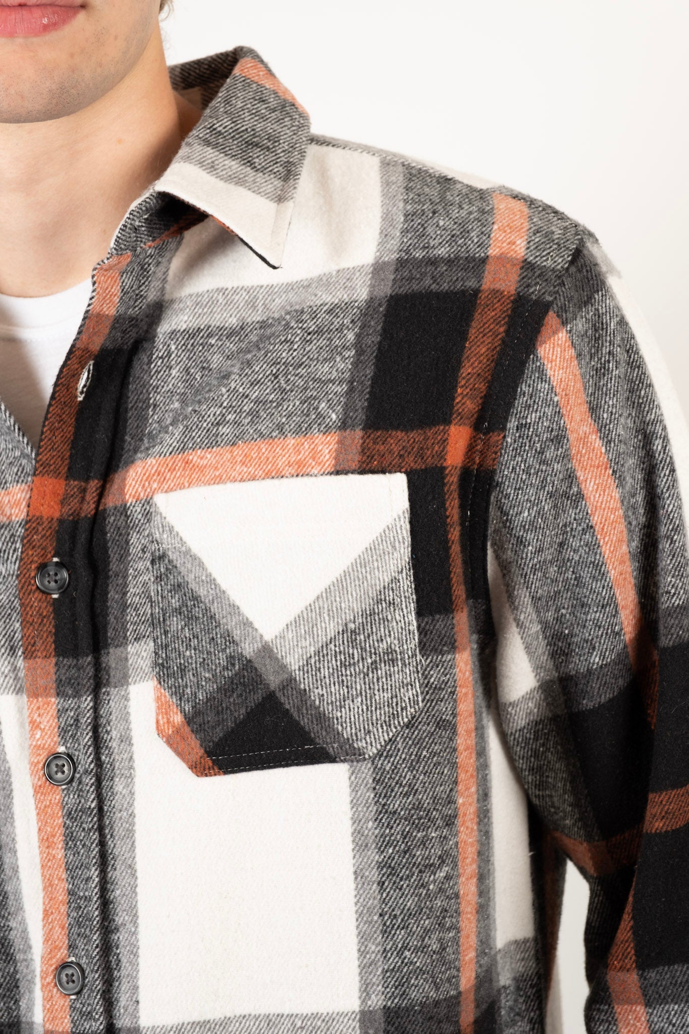 Button front heavy flannel shacket
#color_black cream
