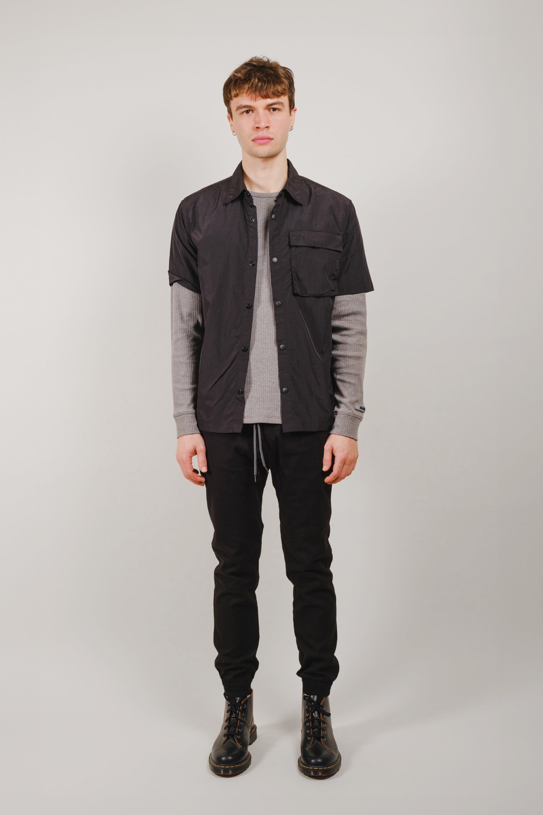 Men's Jogger black with drawstring waist and zipper pockets
#color_black