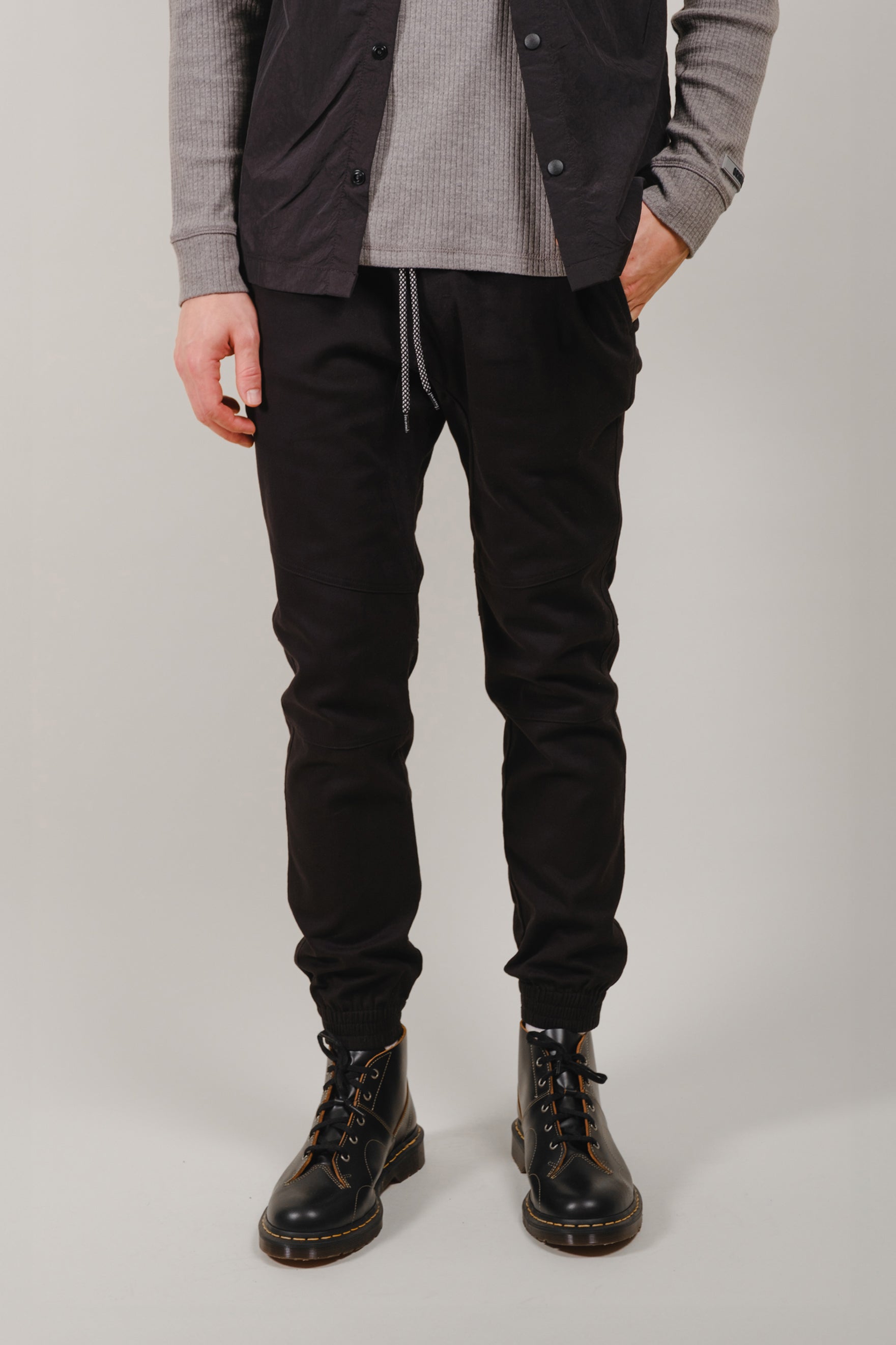 Men's black Side Pocket Zip Twill Jogger 2.0
#color_black