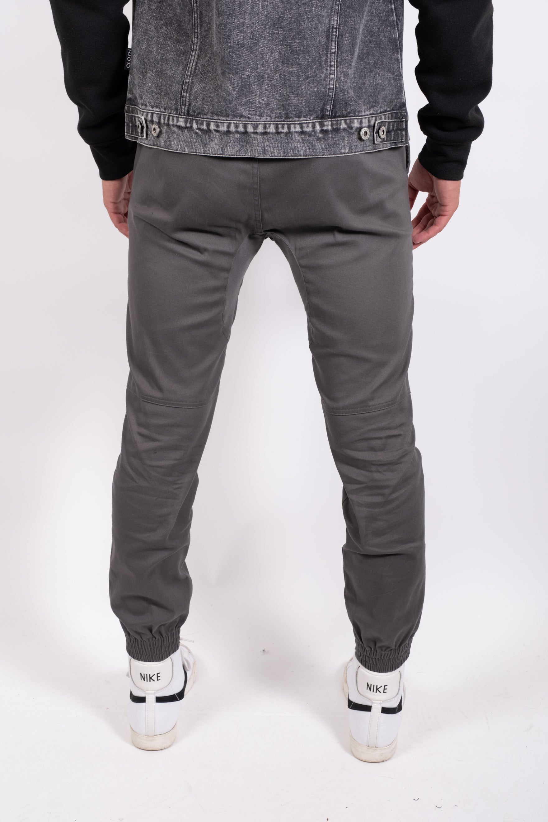 Men's charcoal Side Pocket Zip Twill Jogger 2.0 with comfortable elastic waist
#color_charcoal grey