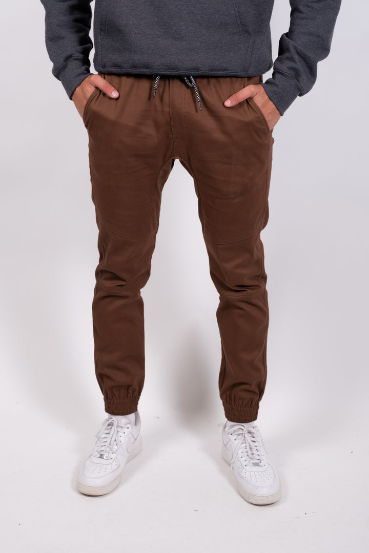 Men's jogger pants in twill with side zip pockets
#color_toffee