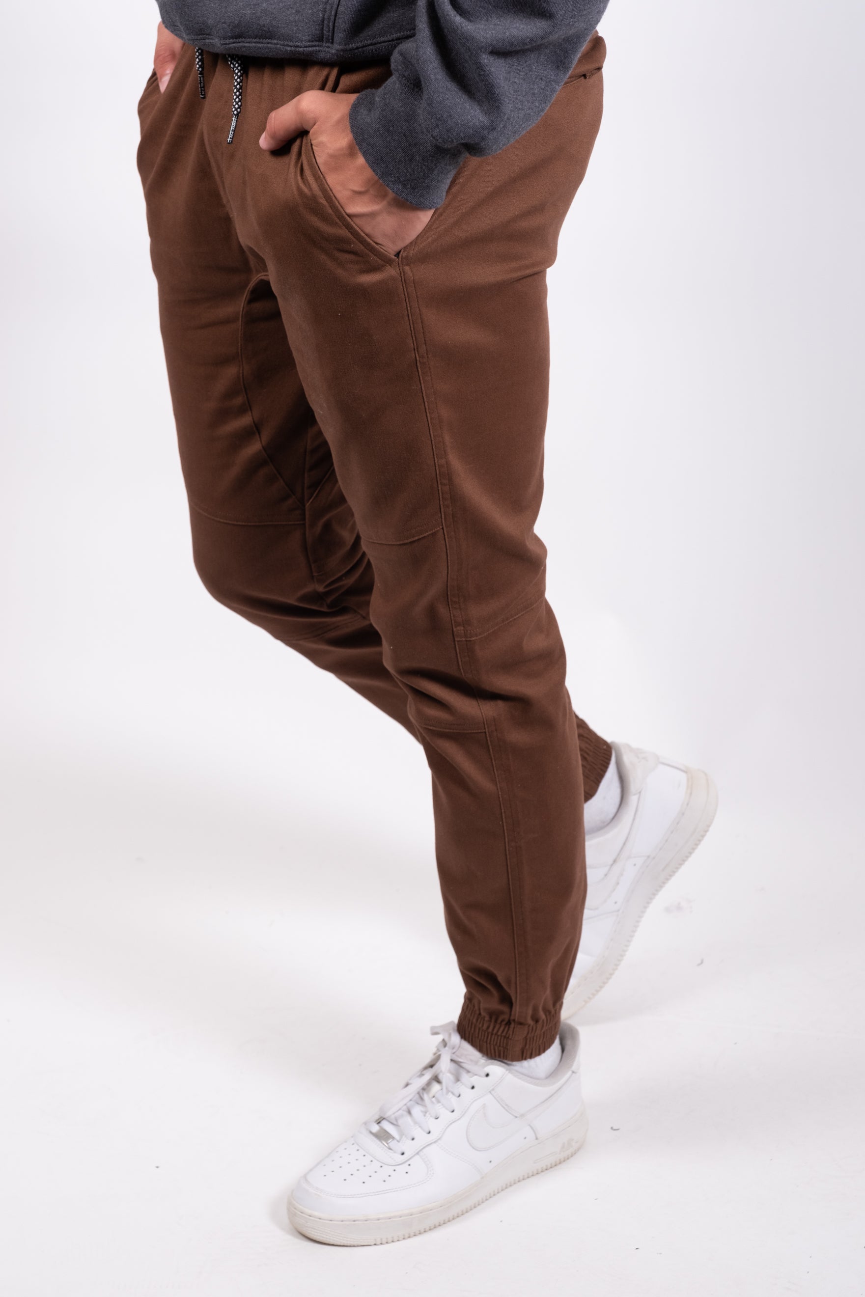 Side Pocket Zip Twill Jogger 2.0 in toffee pockets#color_toffee