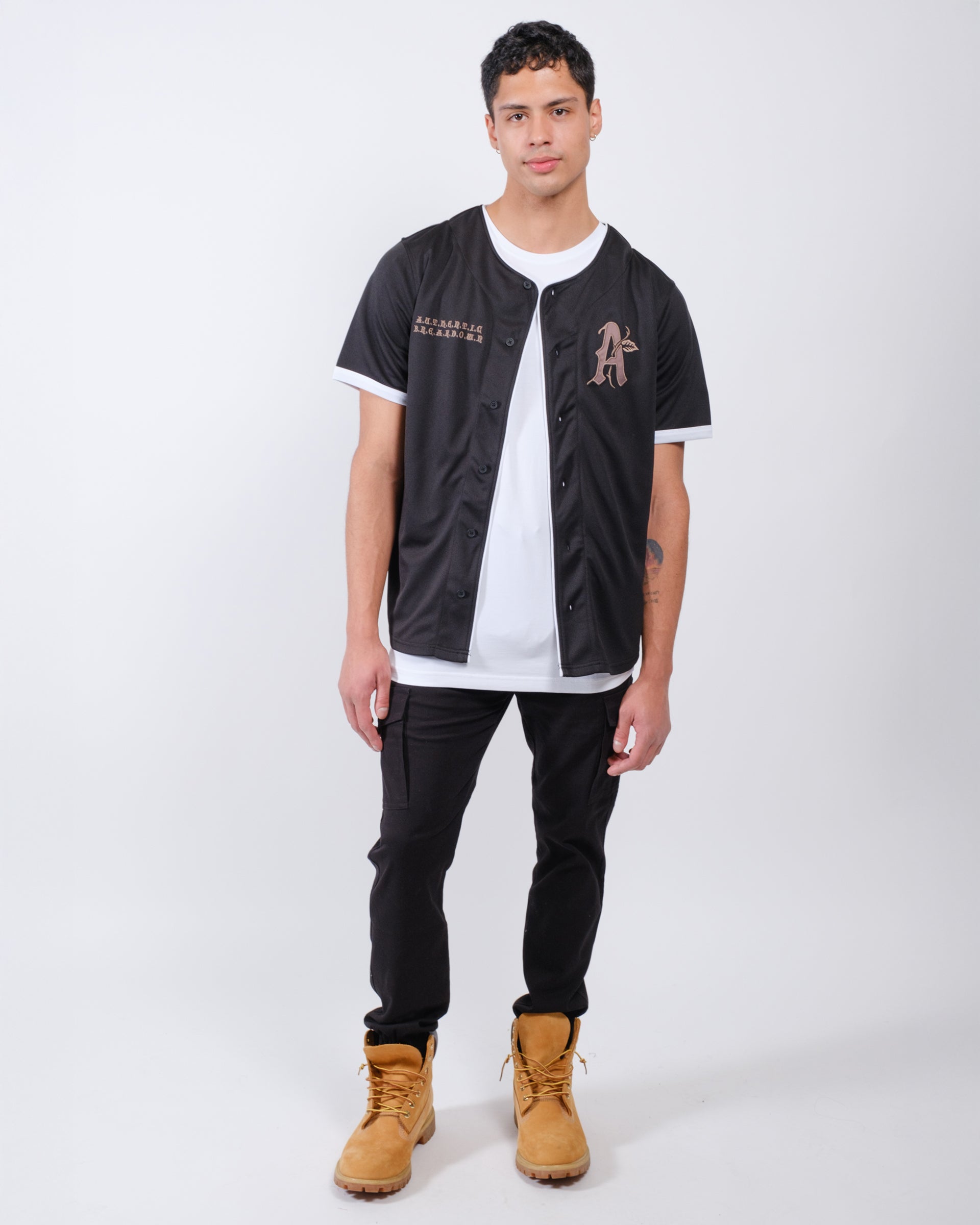 Cargo joggers for men in twill fabric with secure pockets and ankle cuffs
#color_black