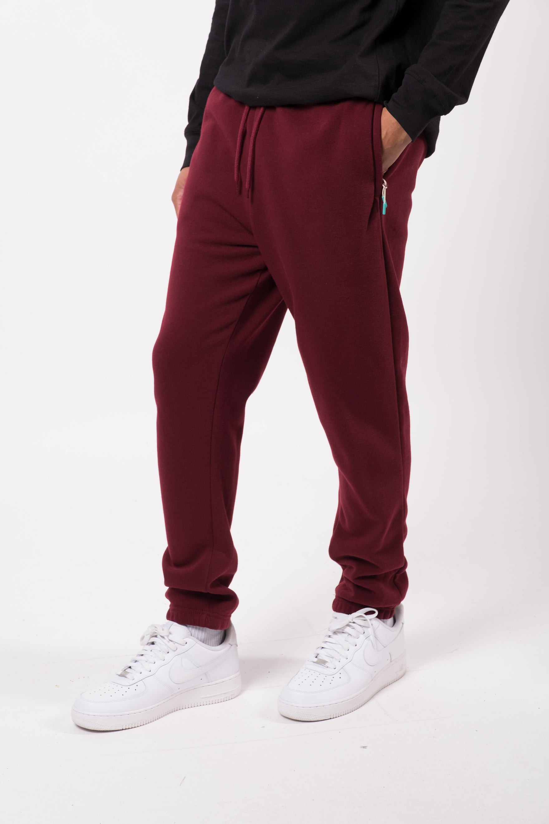 Men’s 2.0 joggers with soft fleece material
#color_dark cherry