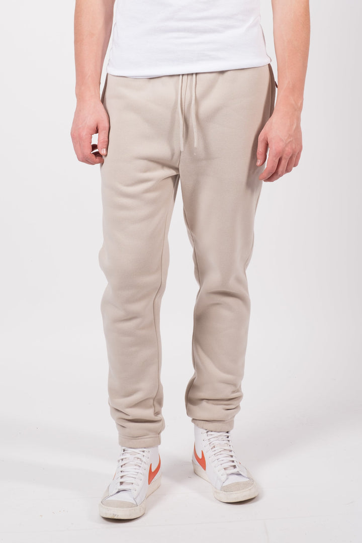 Soft men’s 2.0 sweatpants with poly fleece fabric
#color_sand