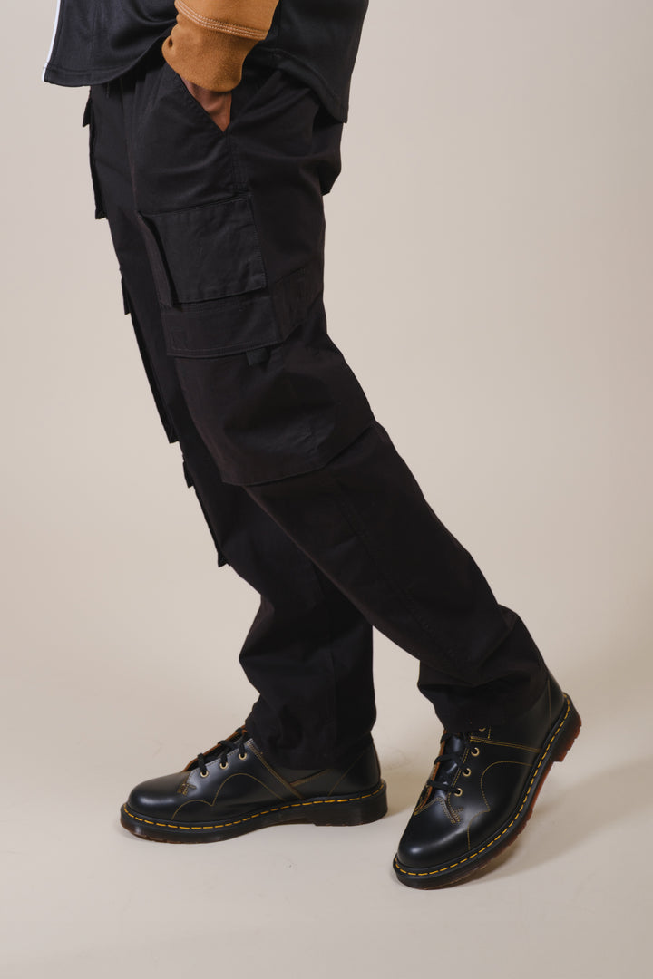 Brooklyn Cloth men’s poplin cargo pants in black, featuring multiple storage pockets
#color_black