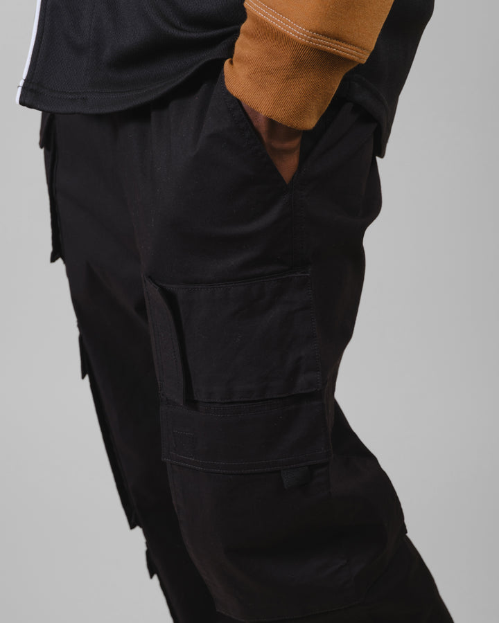 Men’s poplin cargo pants with multiple flap pockets and adjustable waist
#color_black