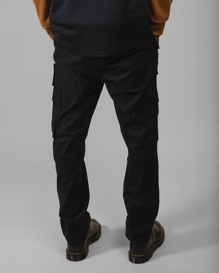 Men’s poplin cargo pants with multiple flap pockets and adjustable waist
#color_black