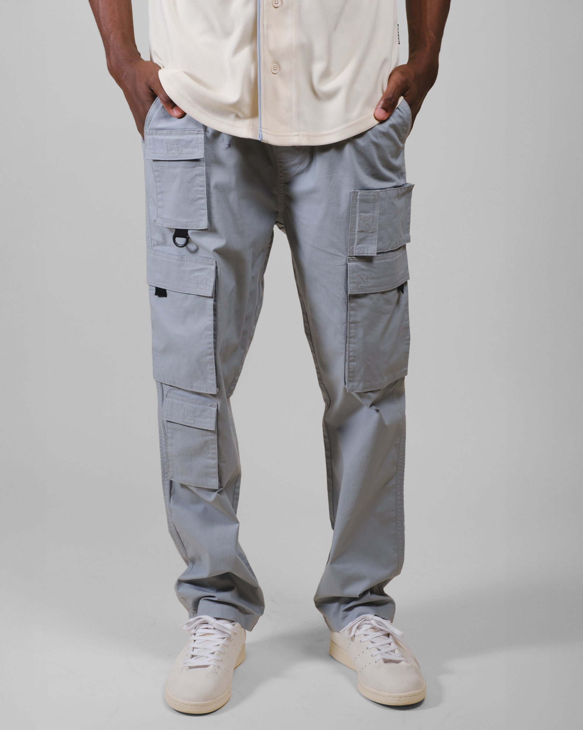 Men’s multi-pocket poplin cargo pants with elastic drawstring waist
#color_quarry