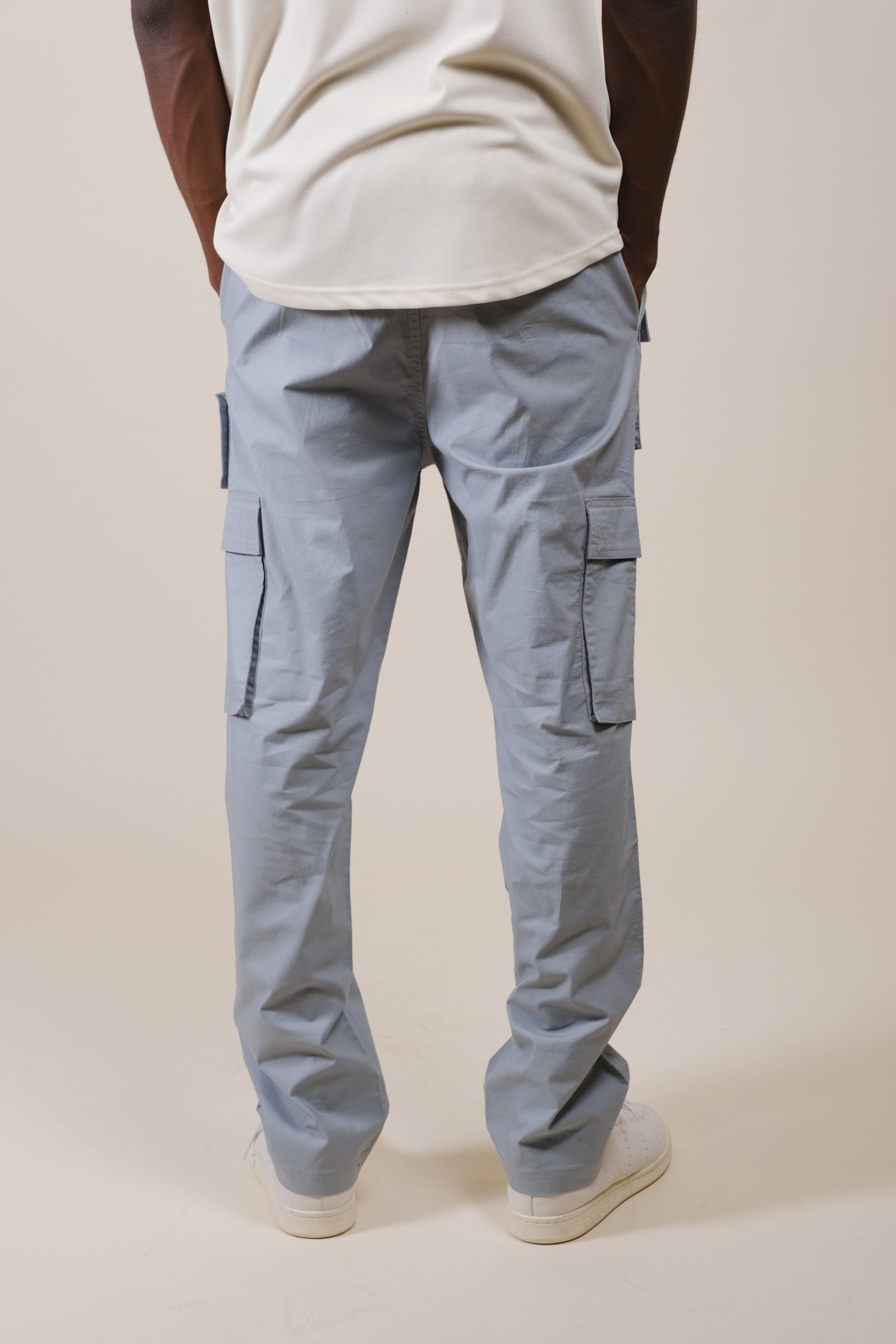 Men’s streetwear poplin cargo pants in black or grey with multi pocket design
#color_quarry