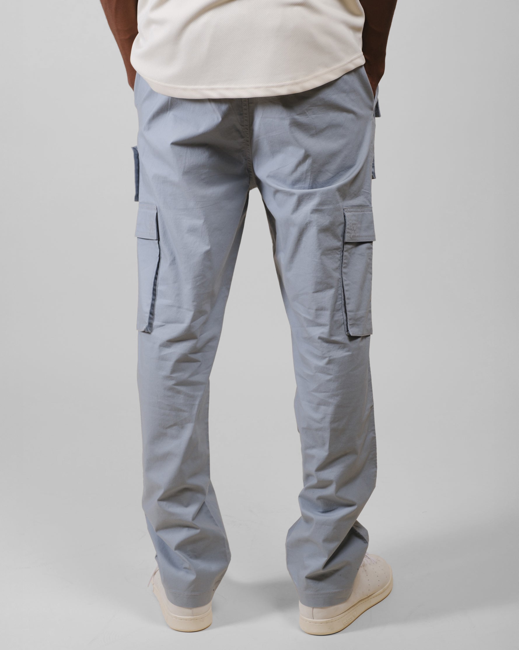 Men’s multi-pocket poplin cargo pants with elastic drawstring waist
#color_quarry