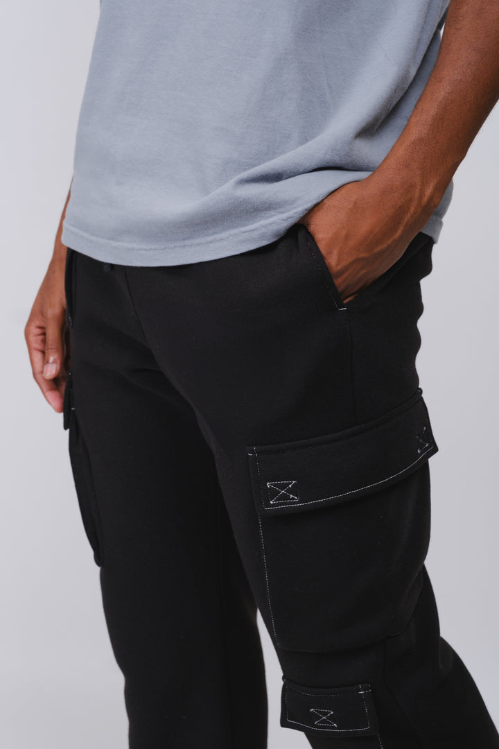 Comfortable Contrast Stich Cargo Sweatpant for Men 
#color_black