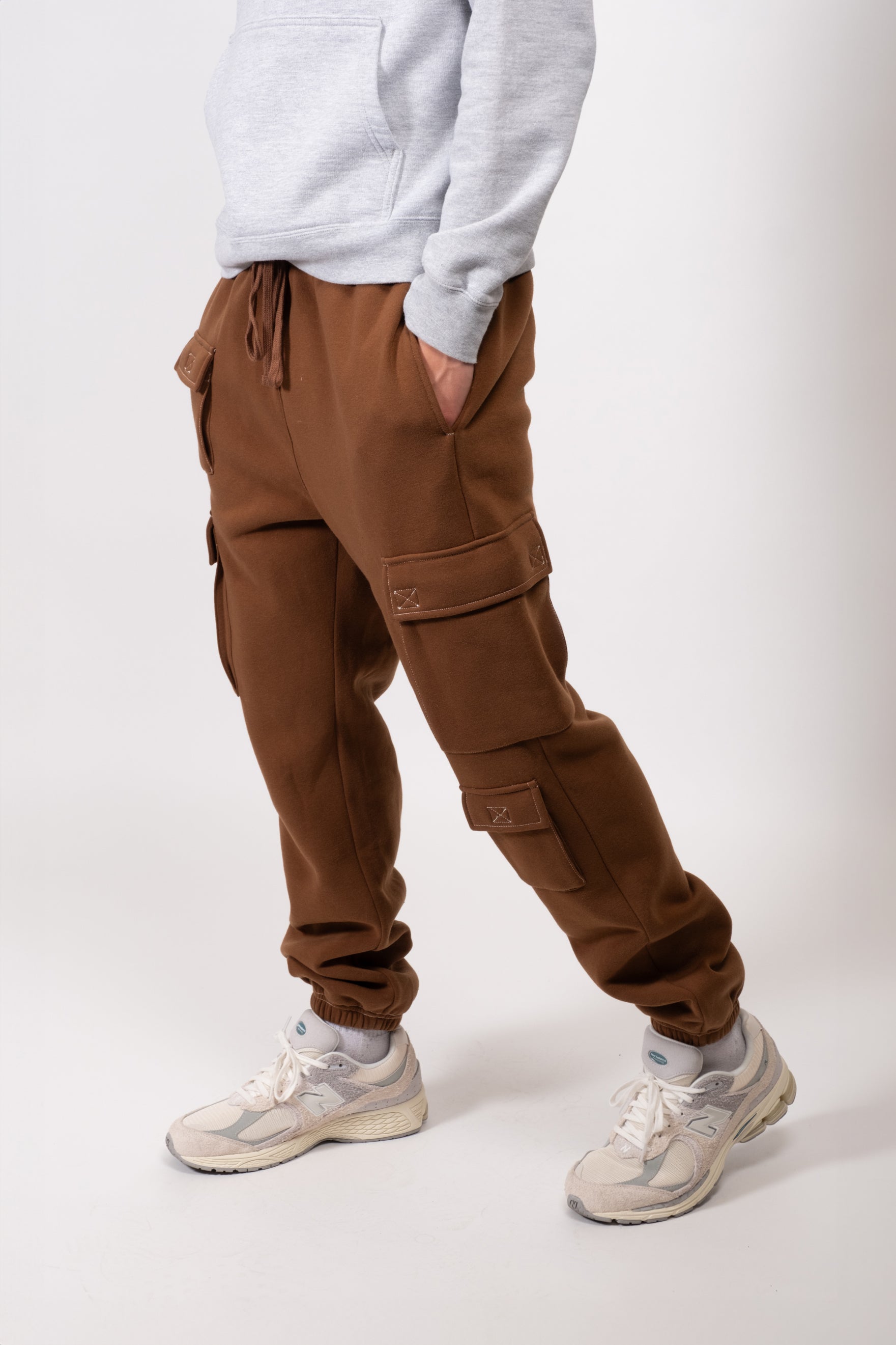 Toffee and white contrast Stich Cargo Sweatpant 
#color_toffee