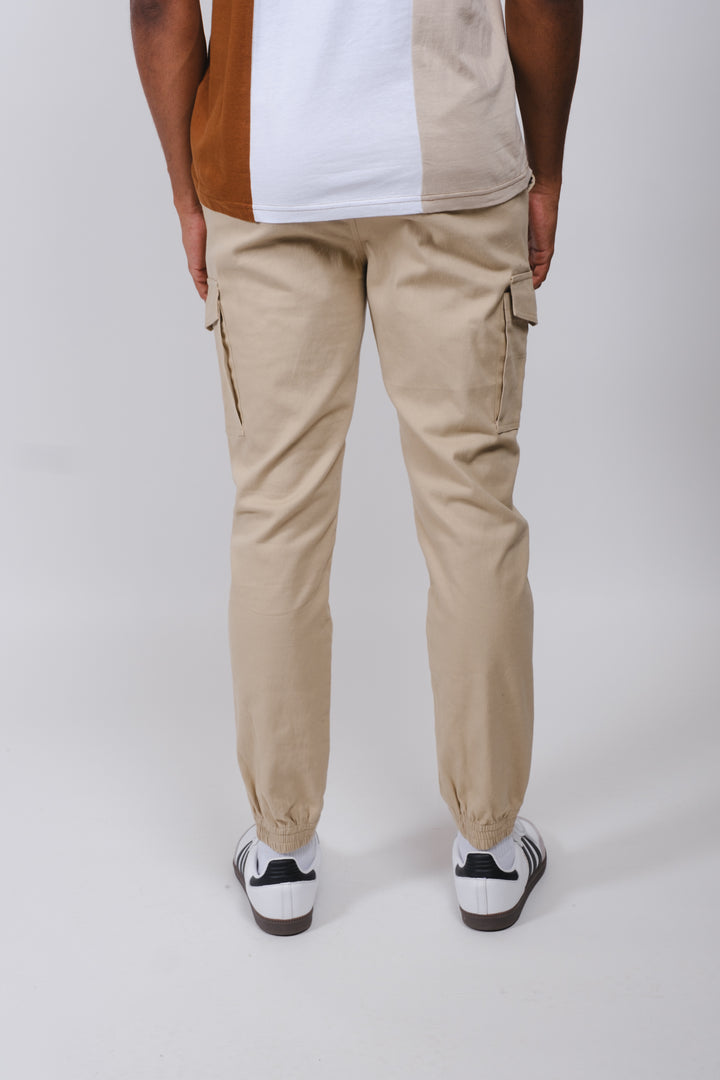 Cargo pocket twill jogger pants for men with stretch waistband
#color_khaki