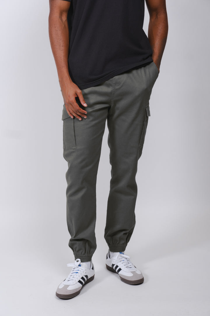 Comfort-fit twill joggers for men, with cargo pockets and drawstring waist
#color_charcoal-grey