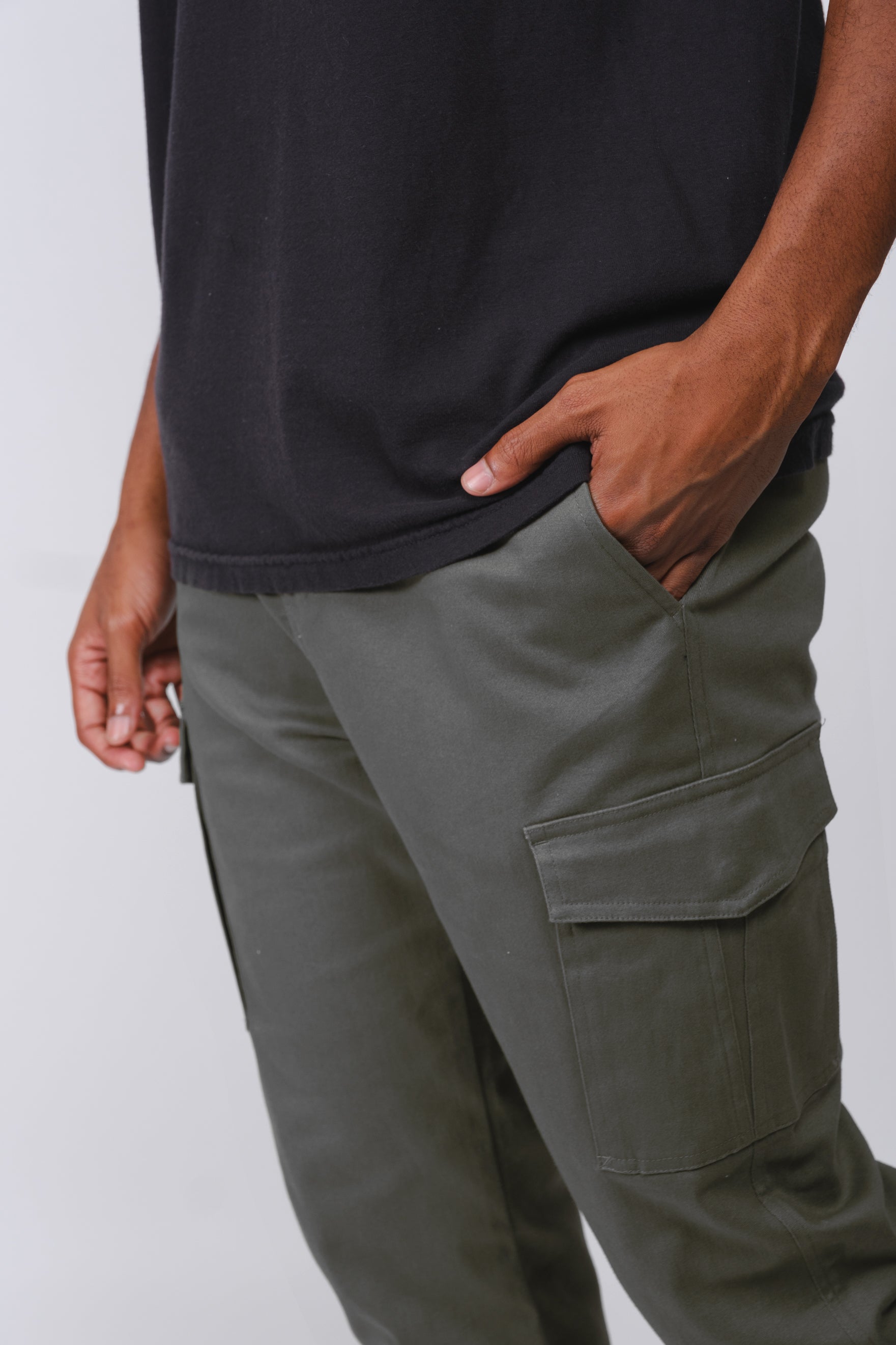 Durable twill jogger pants for men with cargo pockets
#color_charcoal-grey