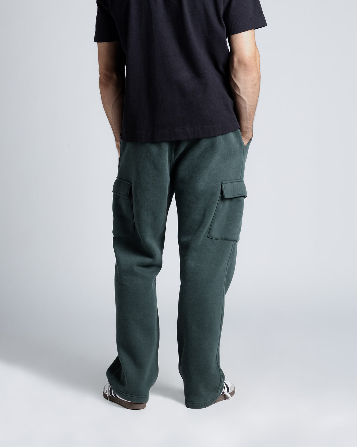 The Daily Heavyweight Open-Hem Cargo Sweatpant in Dark spruce