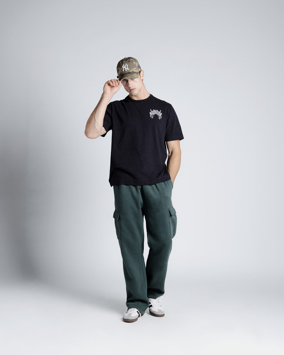 The Daily Heavyweight Open-Hem Cargo Sweatpant in Dark spruce