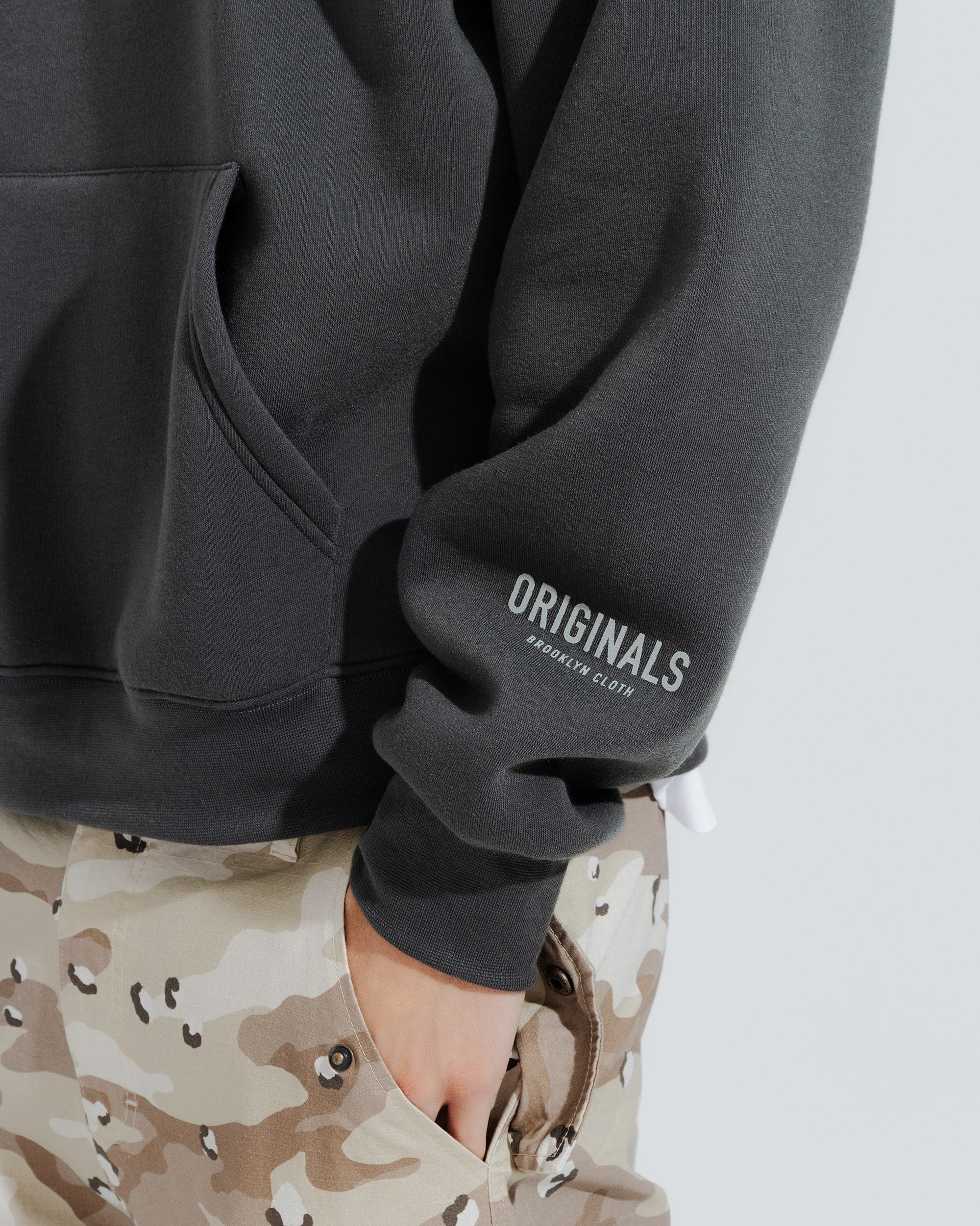 Originals Fleece Hoodie in Dusty black