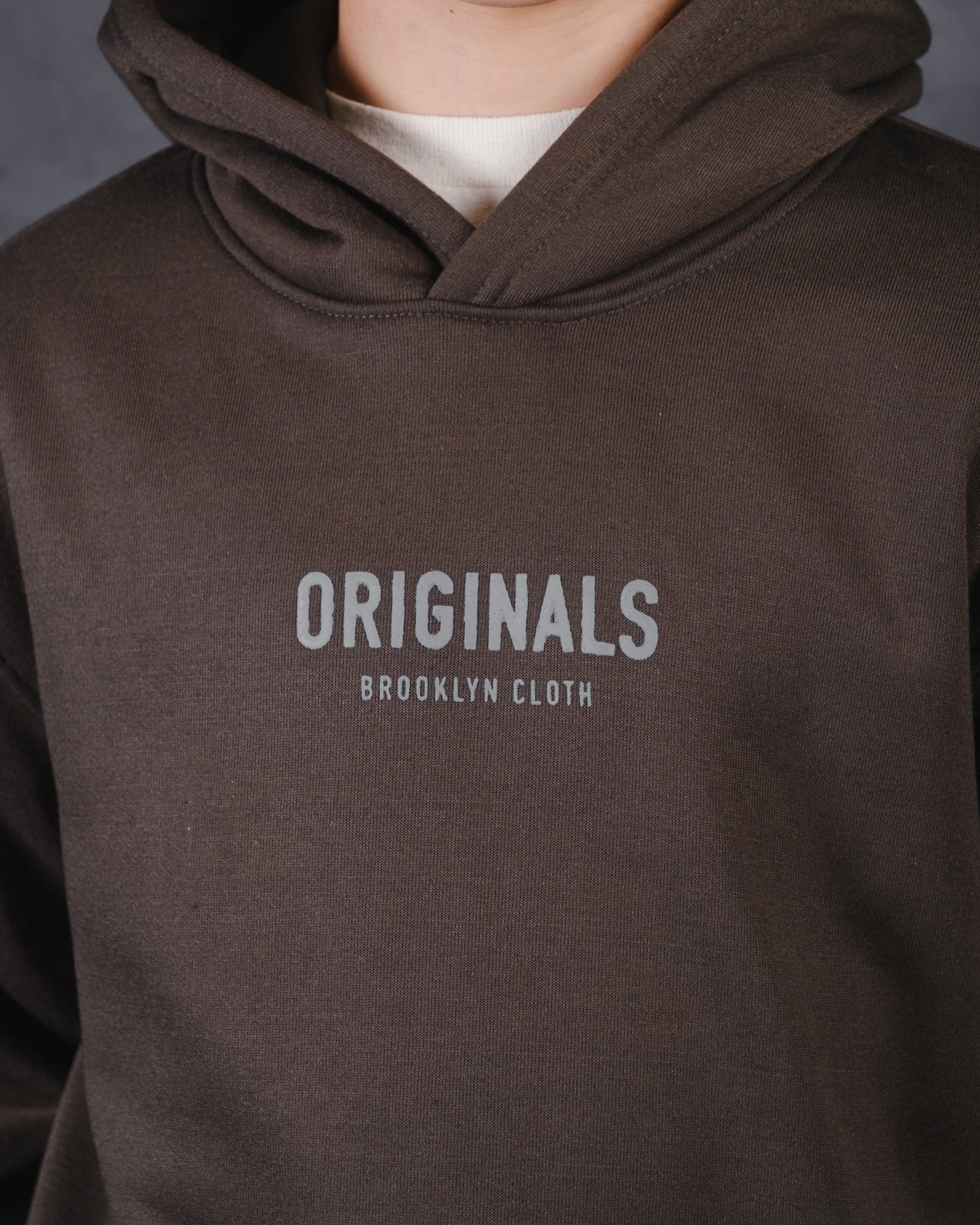 Kids Originals pullover hoodie with chest logo
#color_dusty-black