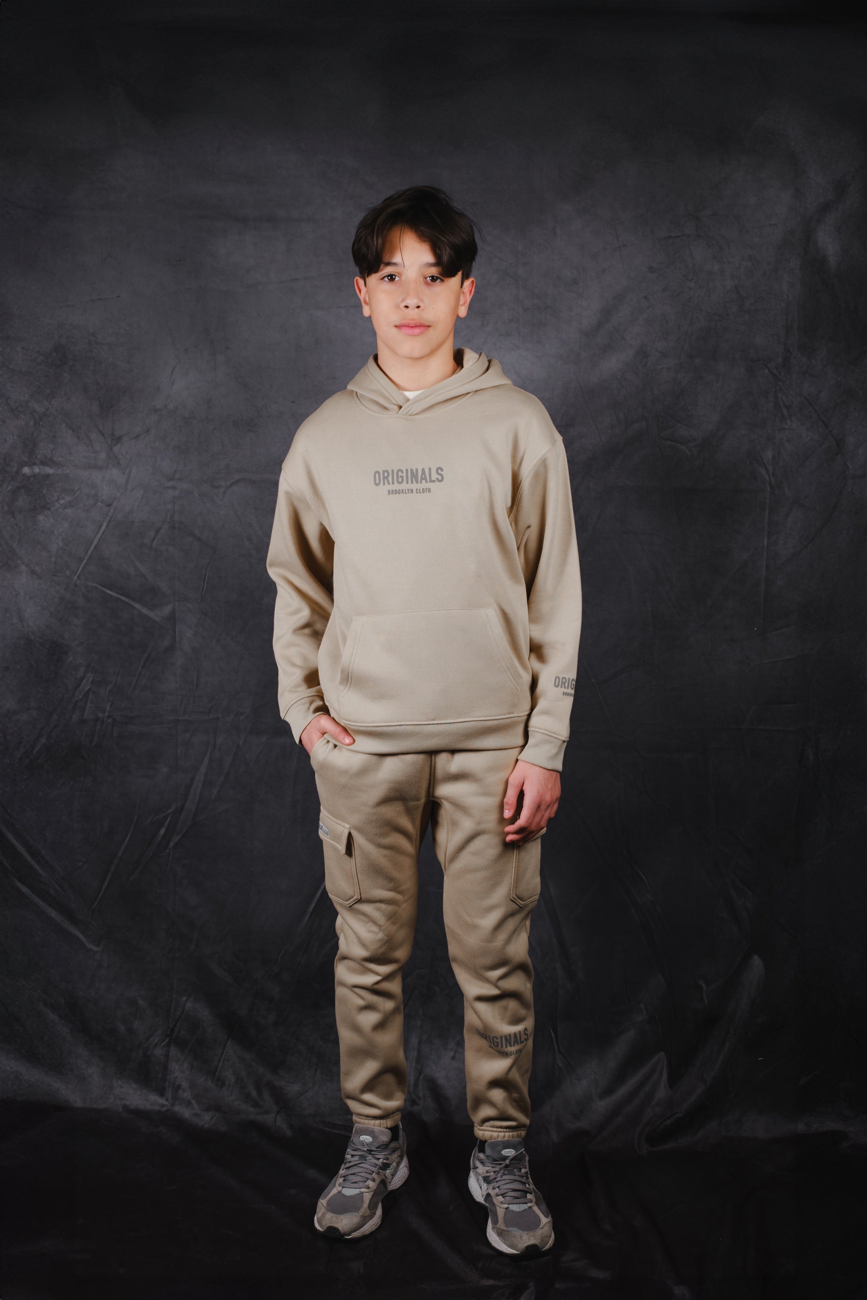 Pull over hoodie for kids
#color_pumice stone