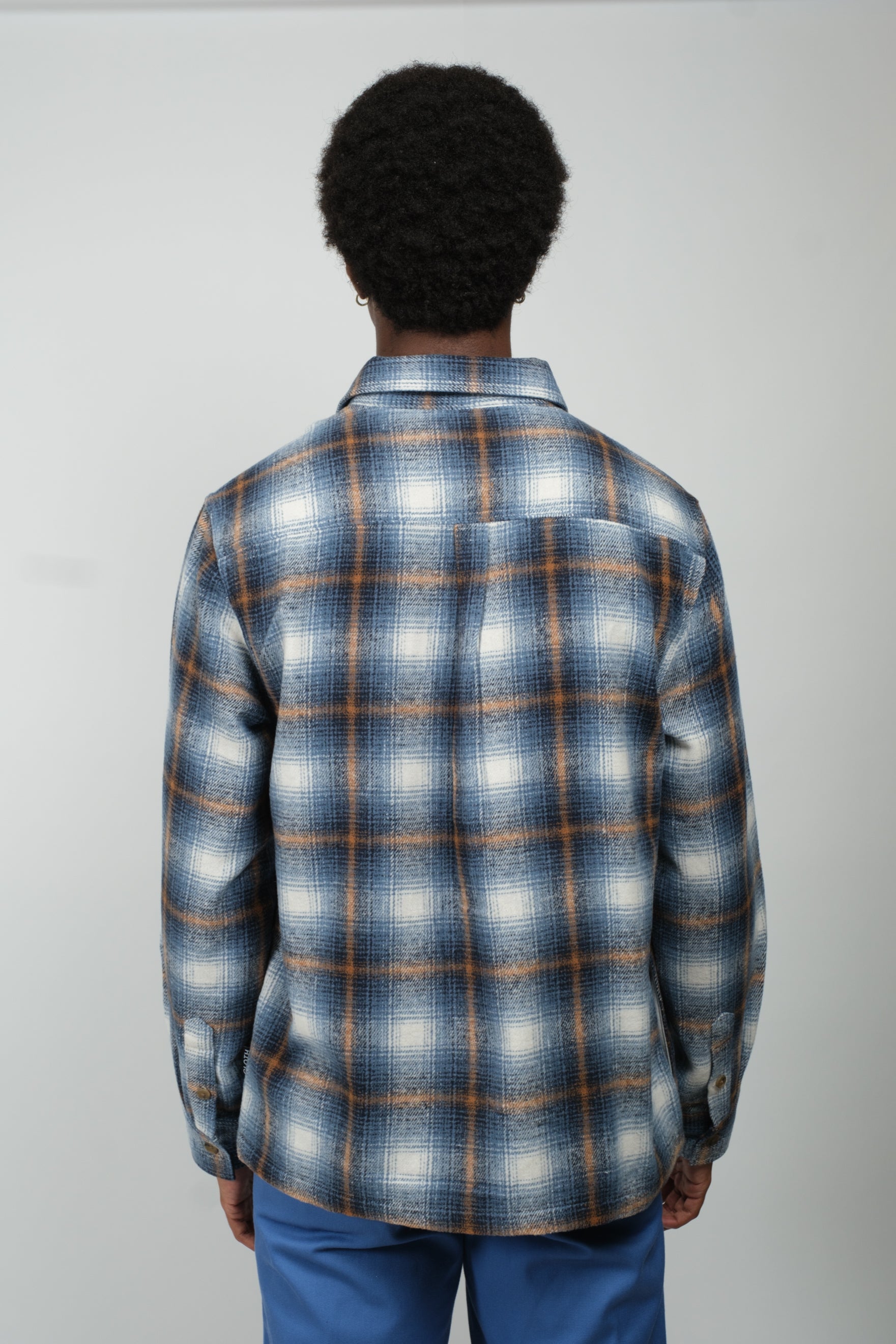 Flannel shacket with a jacket like feel
#color_blue beige check