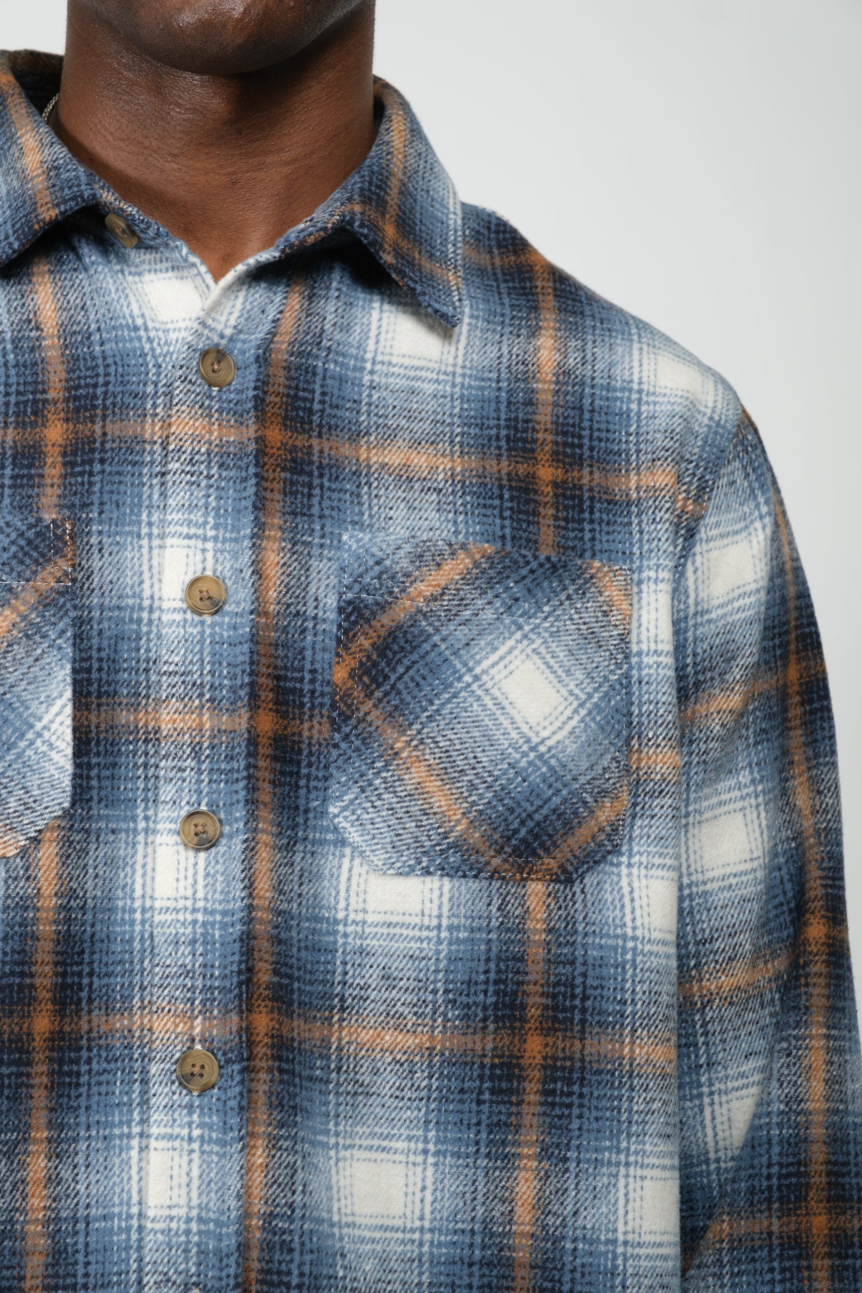 Durable heavy flannel button up
#color_blue beige check