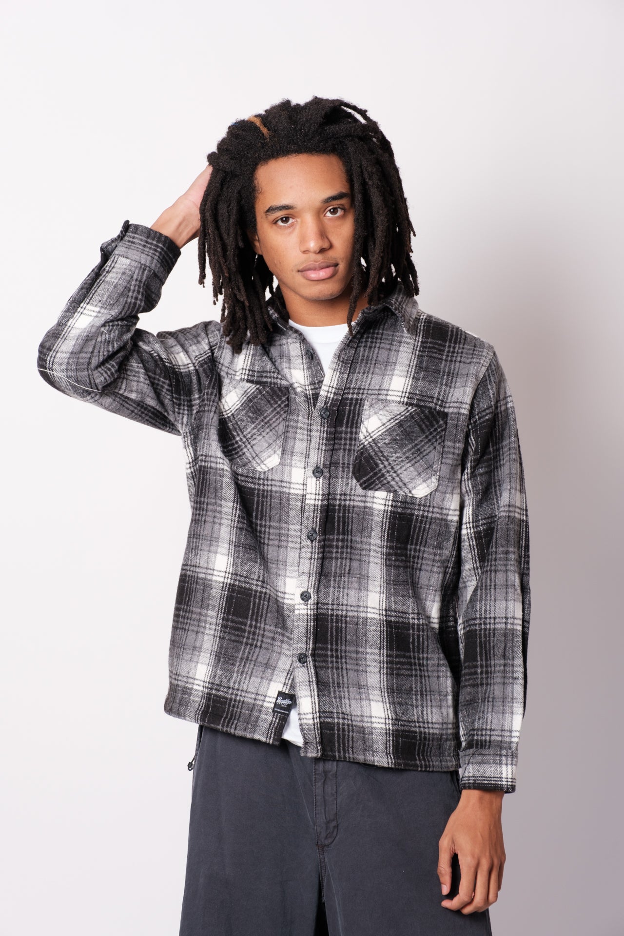 Heavy flannel button down shacket
#color_black and white