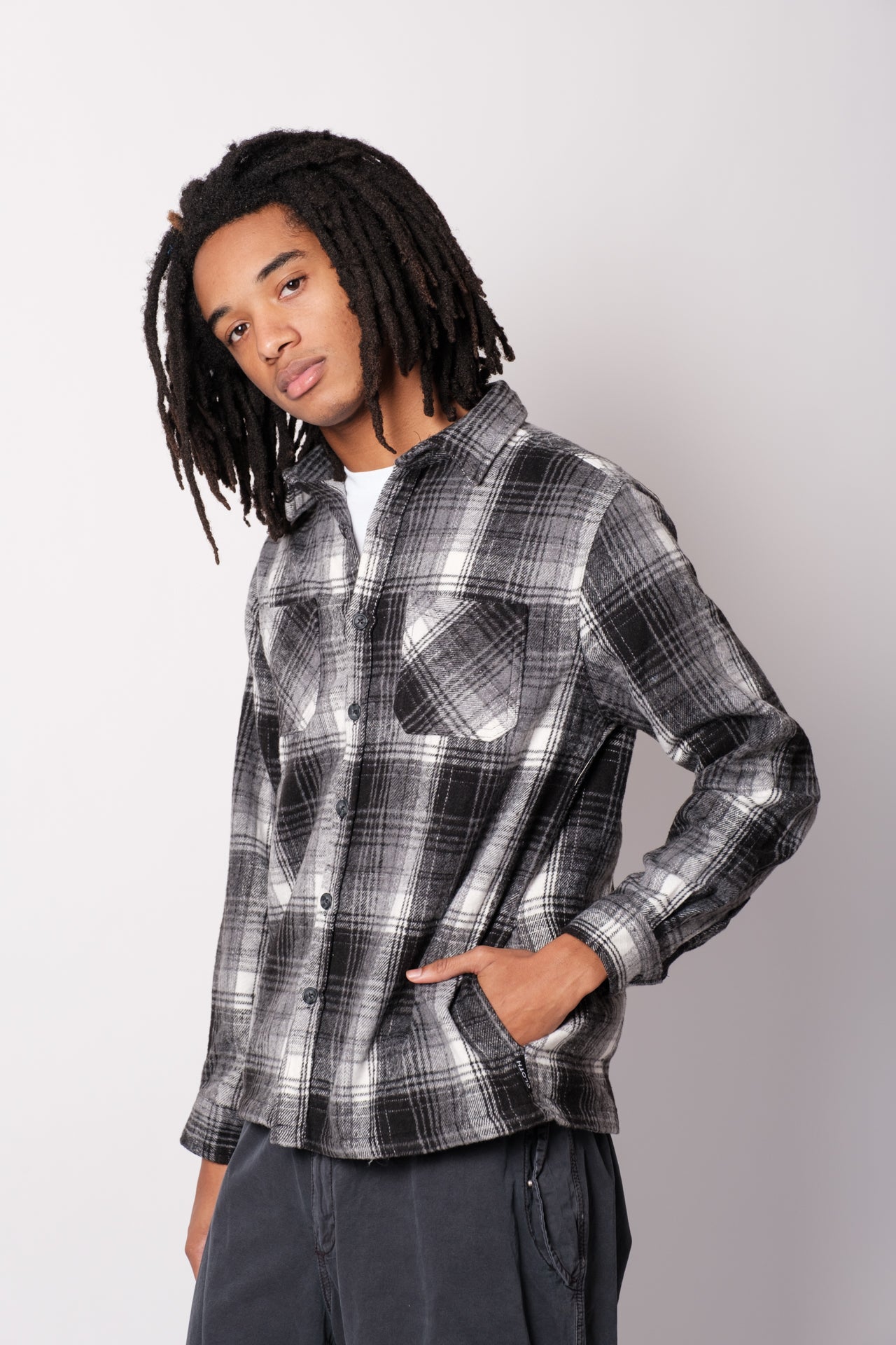 Soft touch heavy flannel shacket
#color_black and white