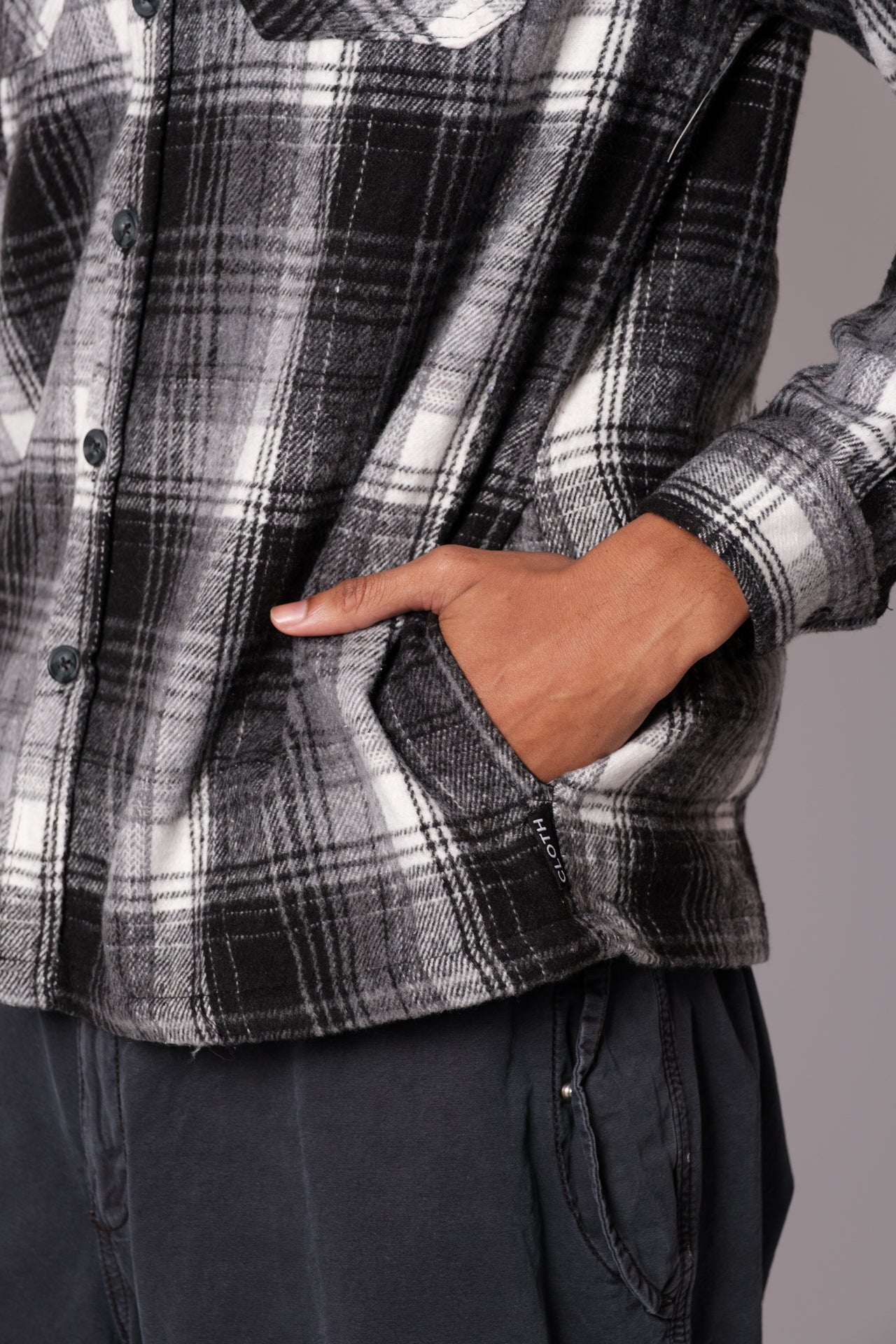 Thick cotton polyester flannel shacket
#color_black and white