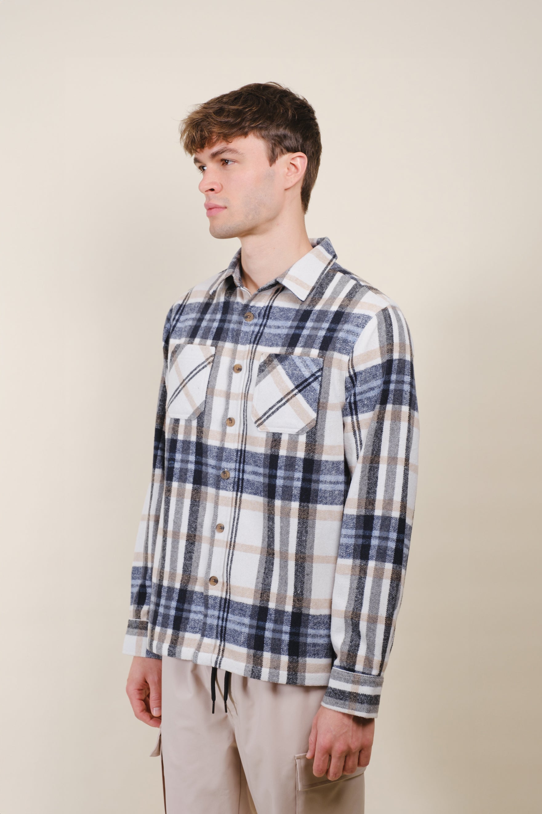 Durable thick flannel button up jacket
#color_ivory