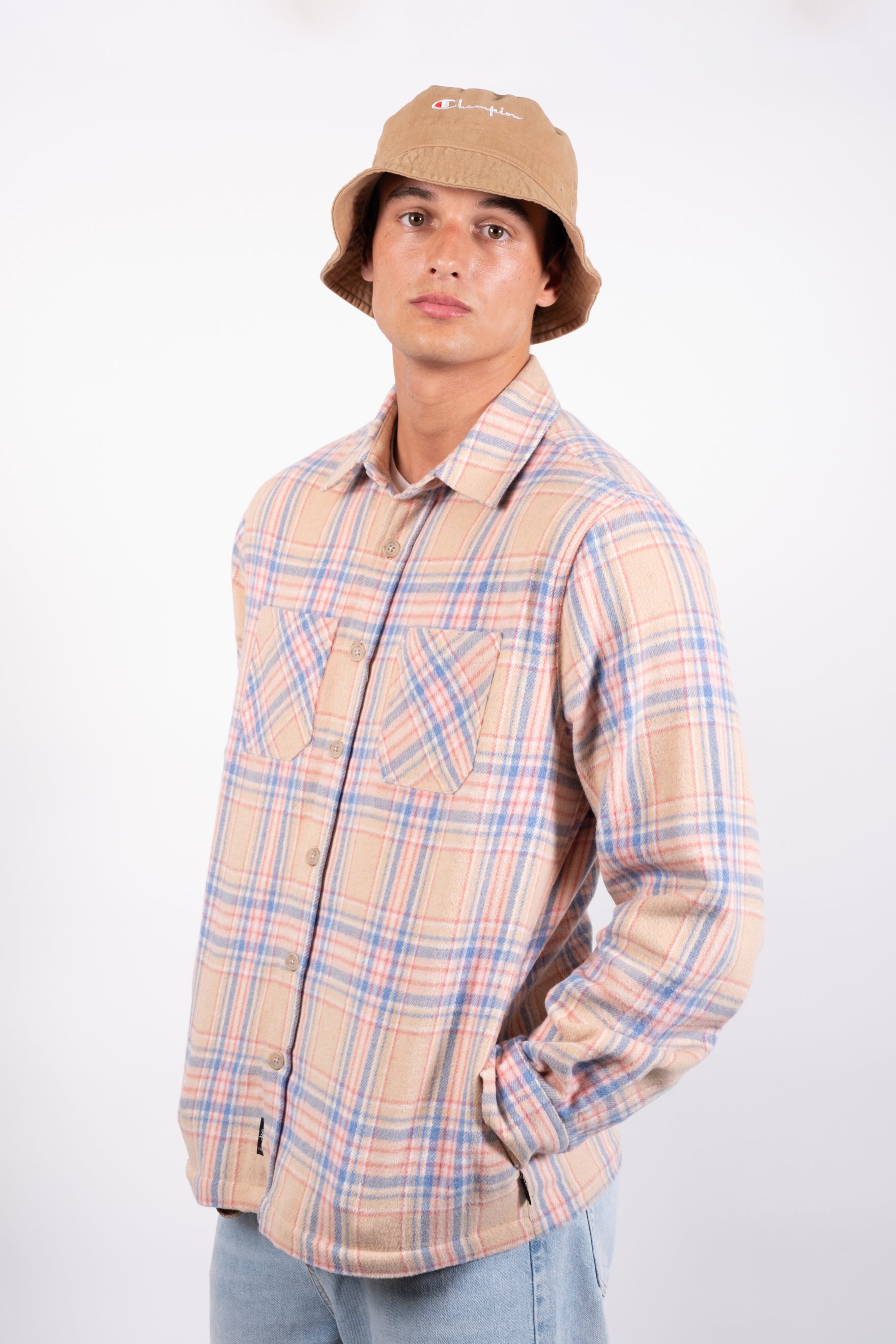 Heavyweight flannel shacket
#color_tan blue pink