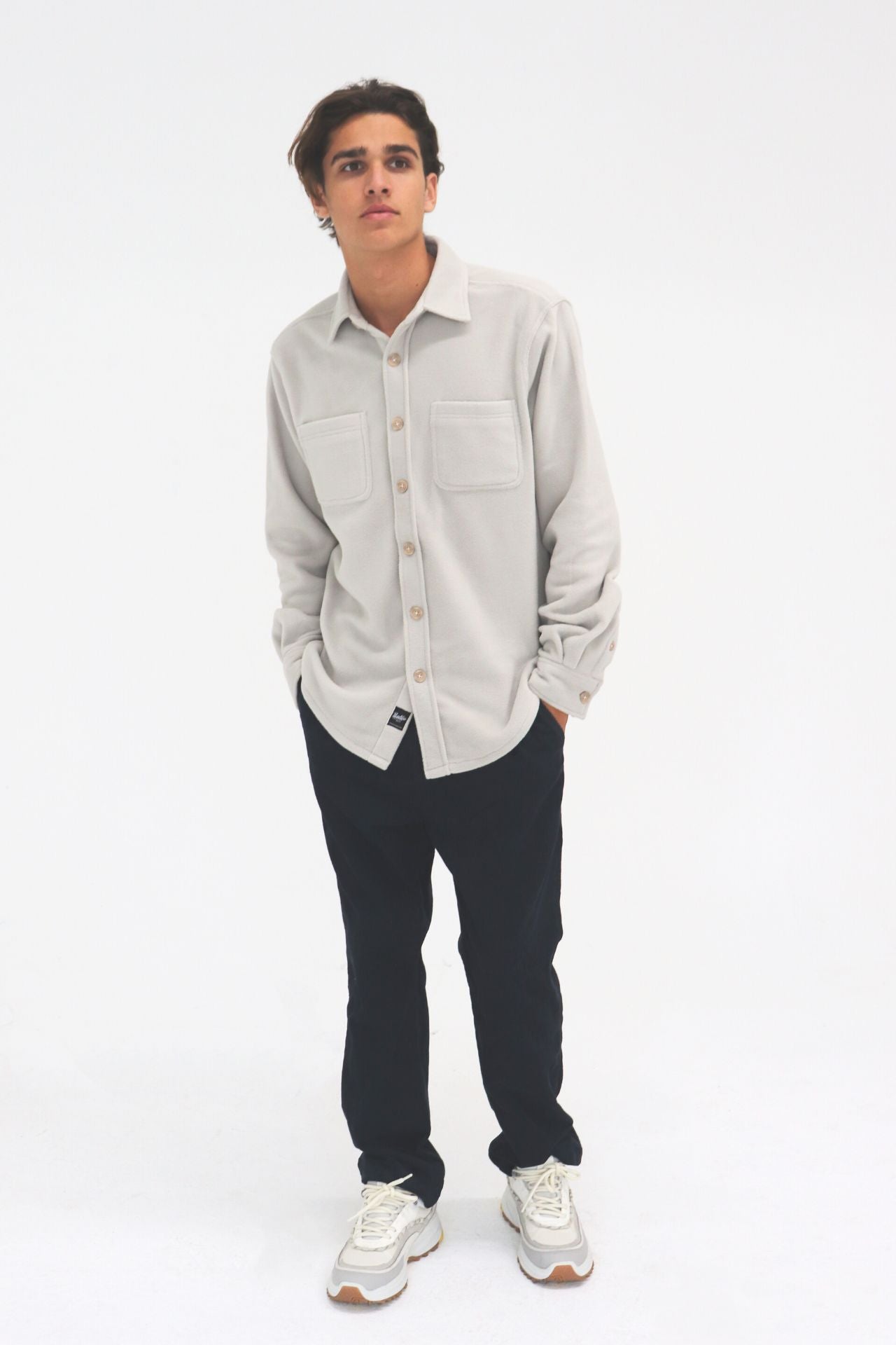 Heavy knit shacket with a cozy, comfortable fit.
#color_light-grey