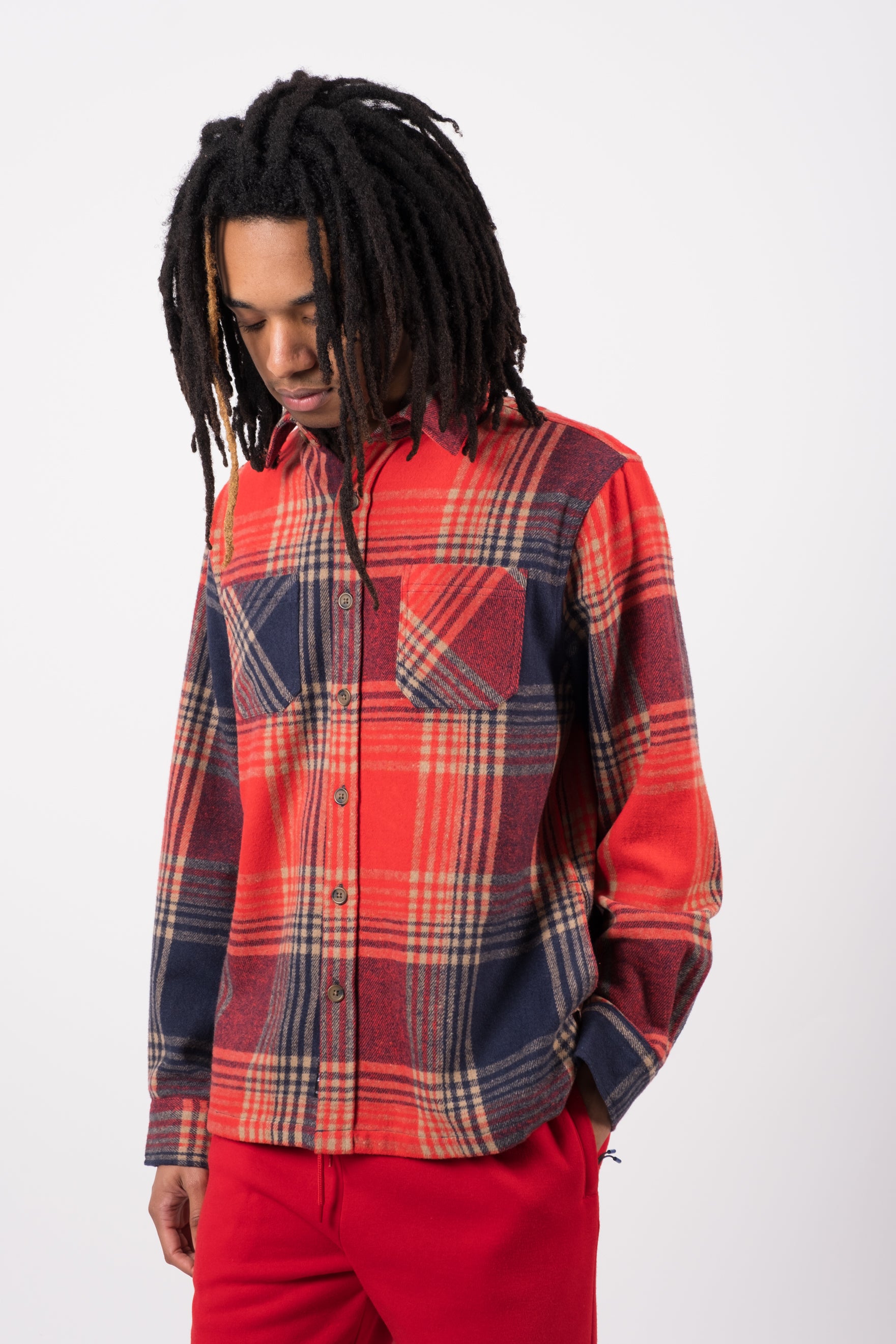 Soft and warm heavy flannel shacket
#color_red tan navy