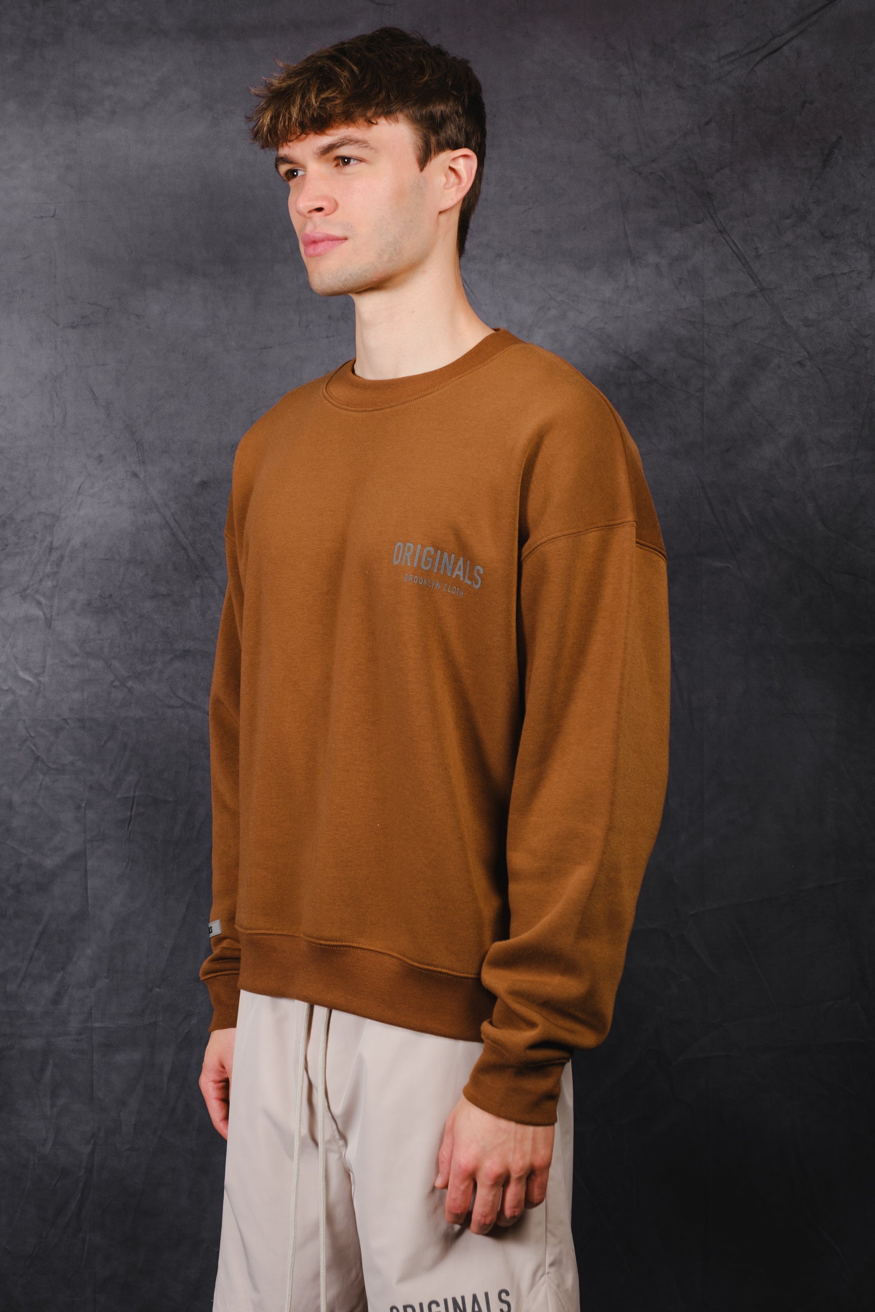 Classic and comfortable Originals Crewneck with ribbed cuffs
#color_toffee