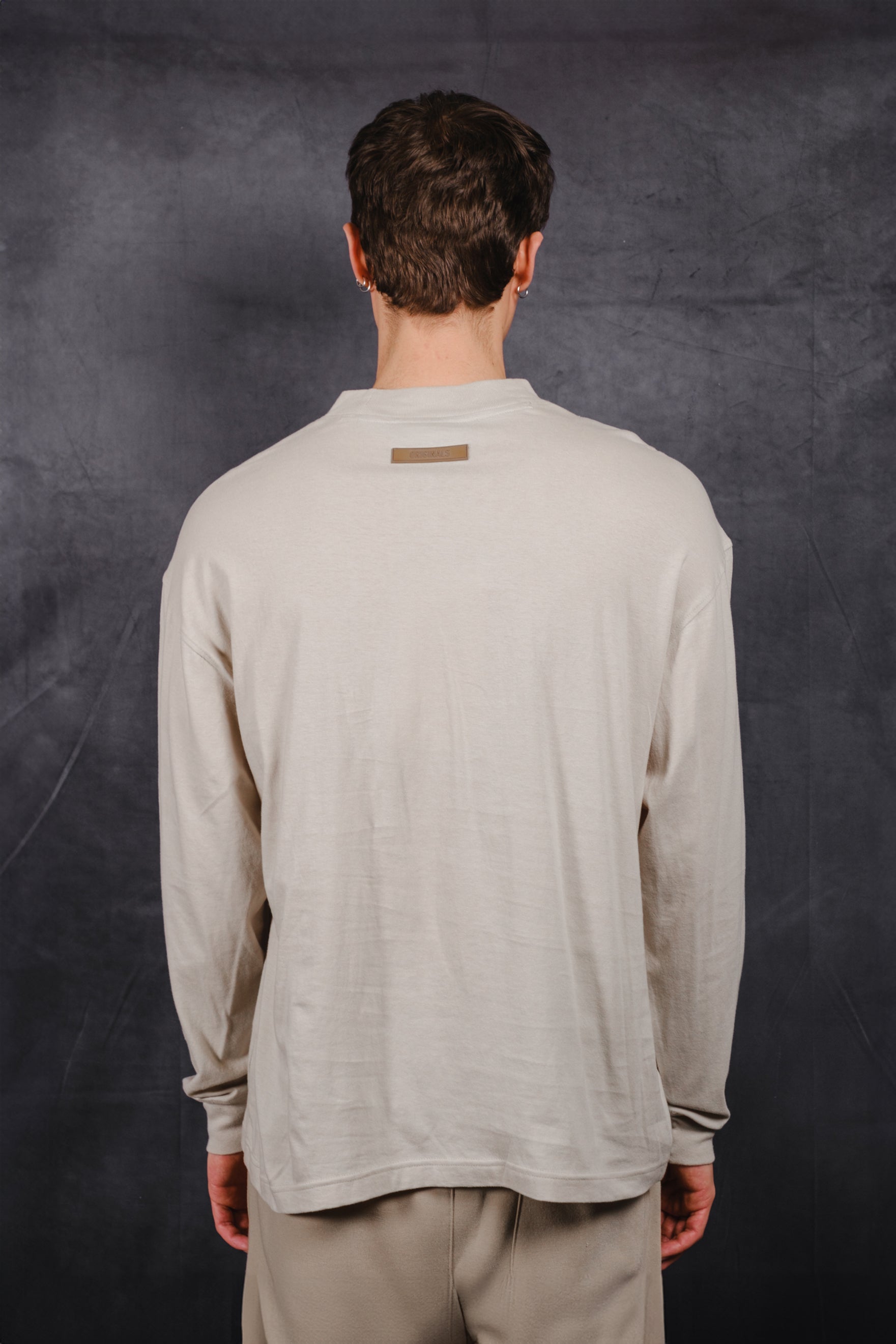 Men’s cotton Originals Long Sleeve Tee with tonal embroidery
#color_pumice-stone