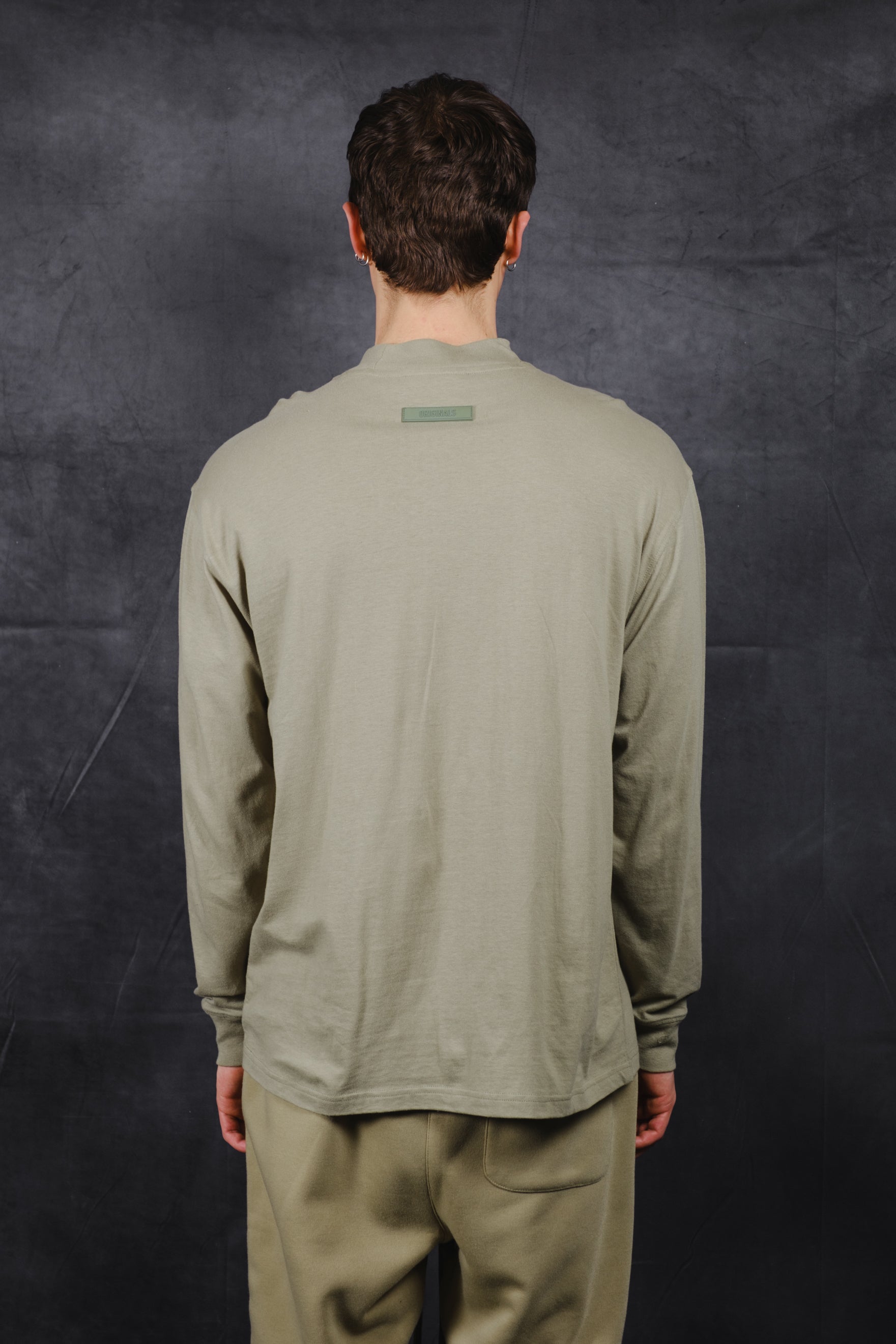 Subtle tonal embroidered logo on long sleeve Originals Tee
#color_sage