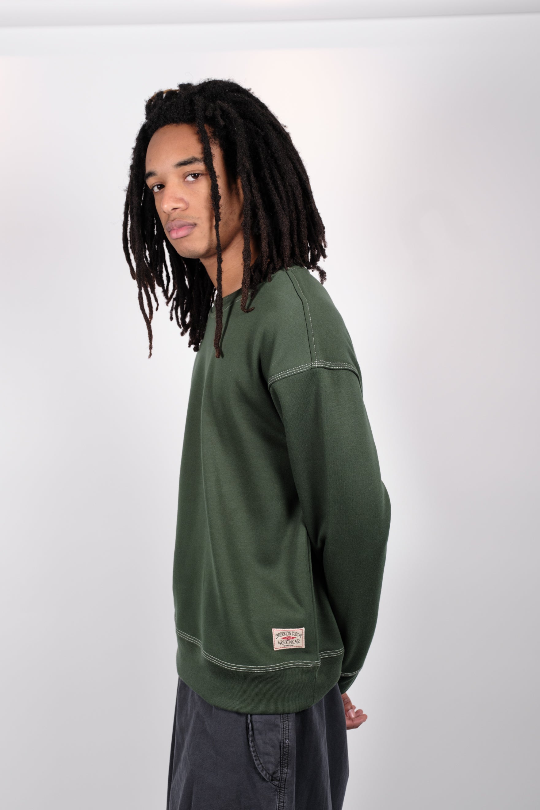 Crewneck Sweatshirt with Decorative Contrast Stitching
#color_hunter green