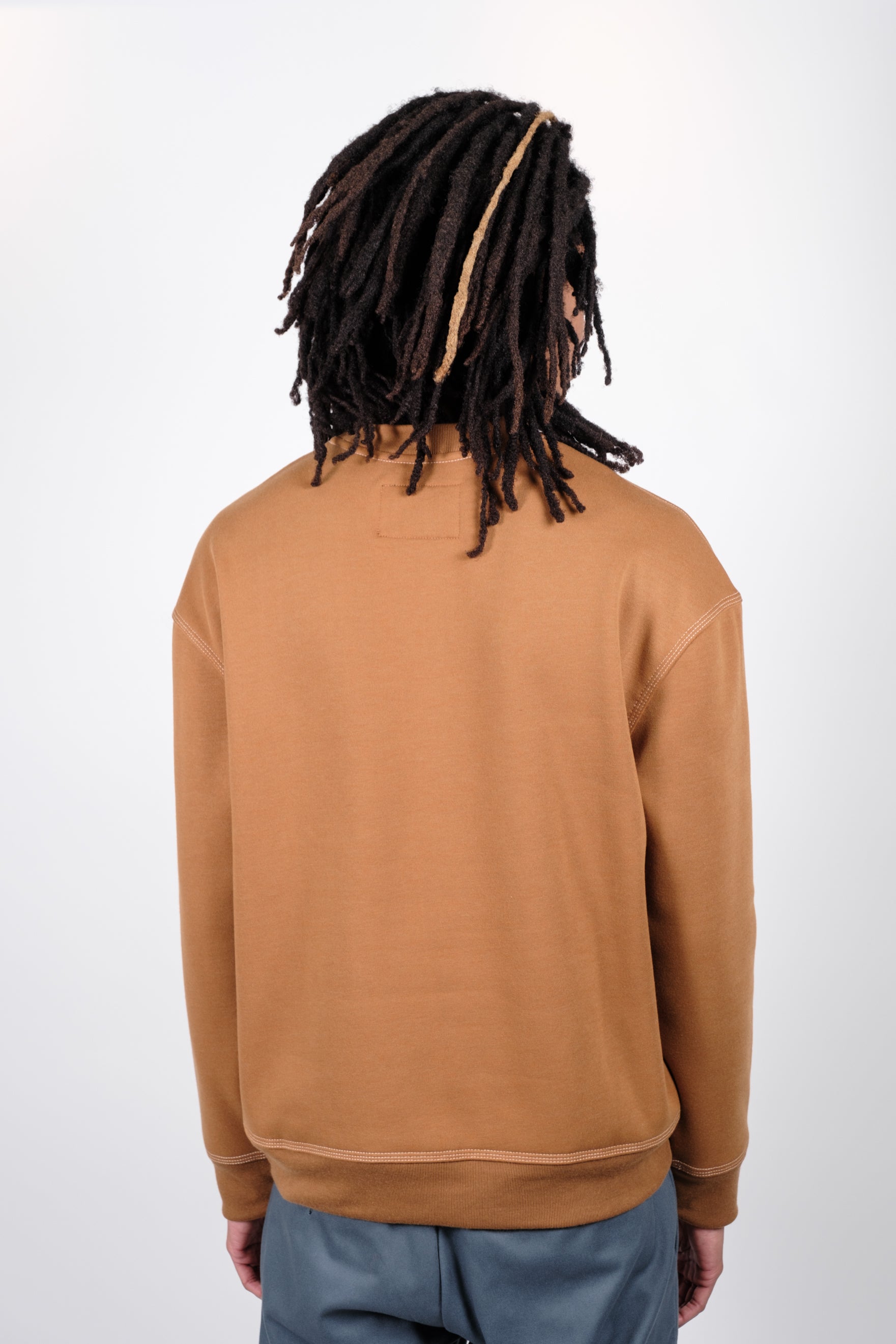Minimalist Crewneck with Bold Stitch Accents
#color_tobacco