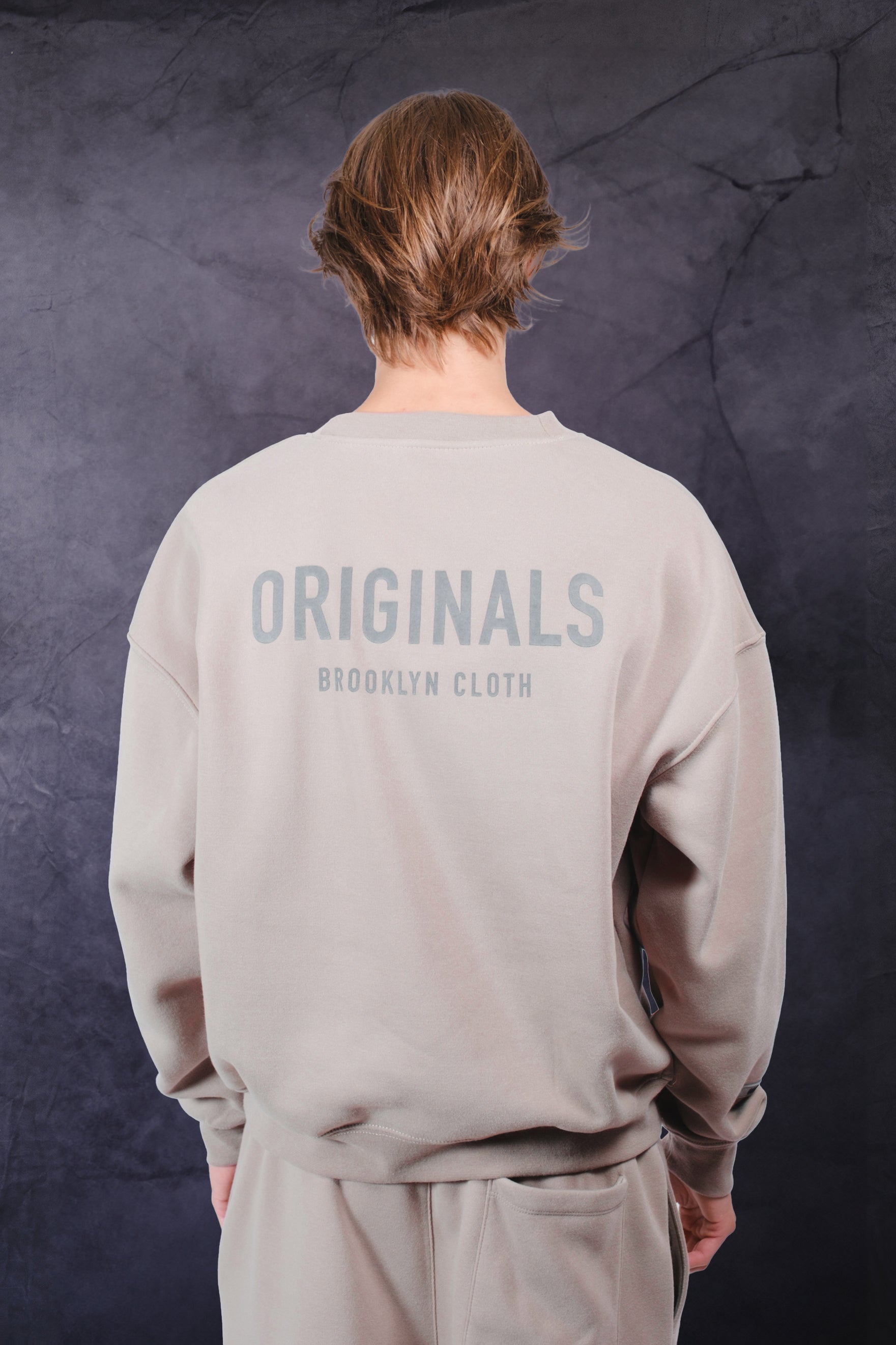 Textured Originals Tonal Hd Crew with embroidered logo
#color_pumice-stone