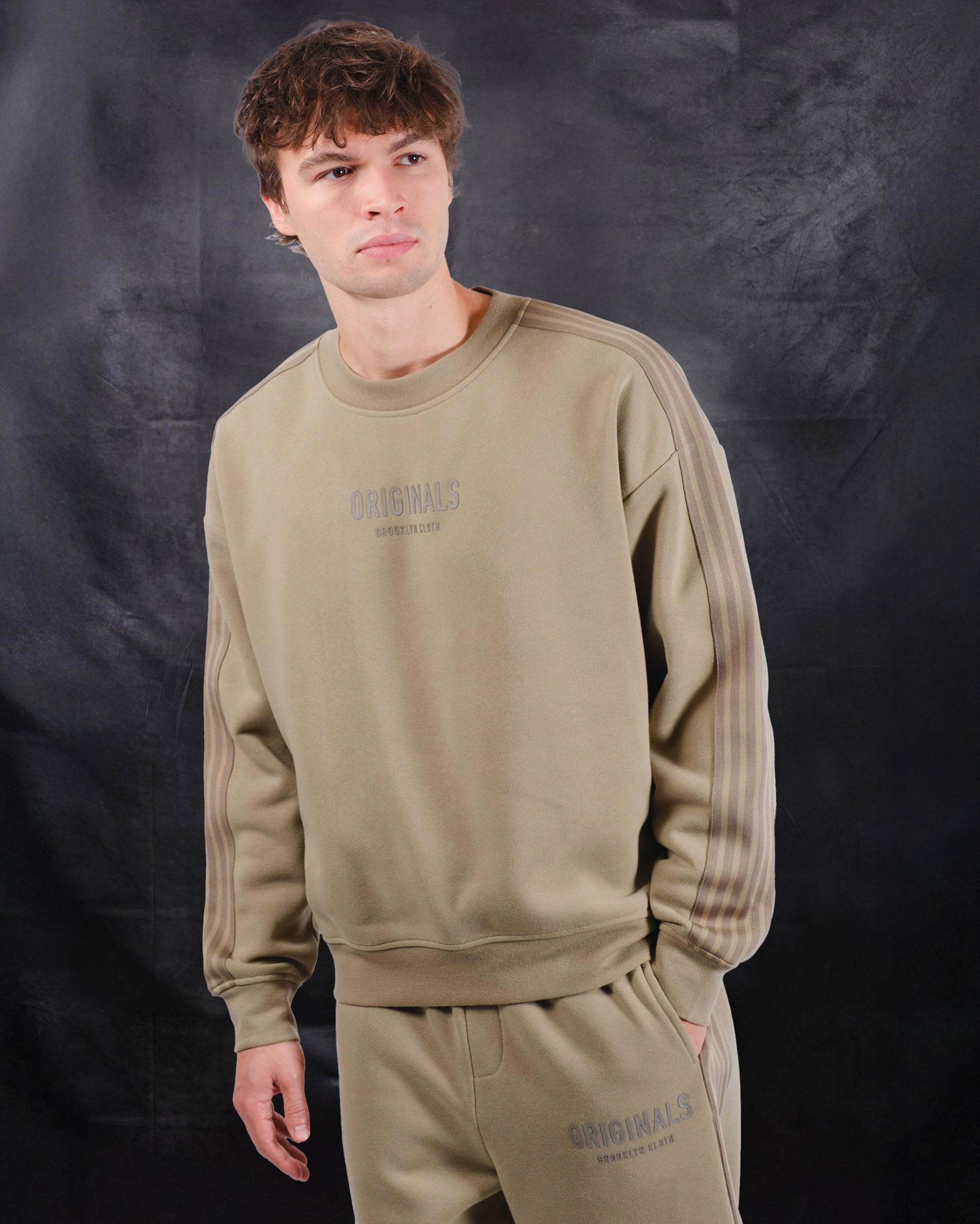 Men's originals crewneck track sweatshirt 
#color_olive-grey