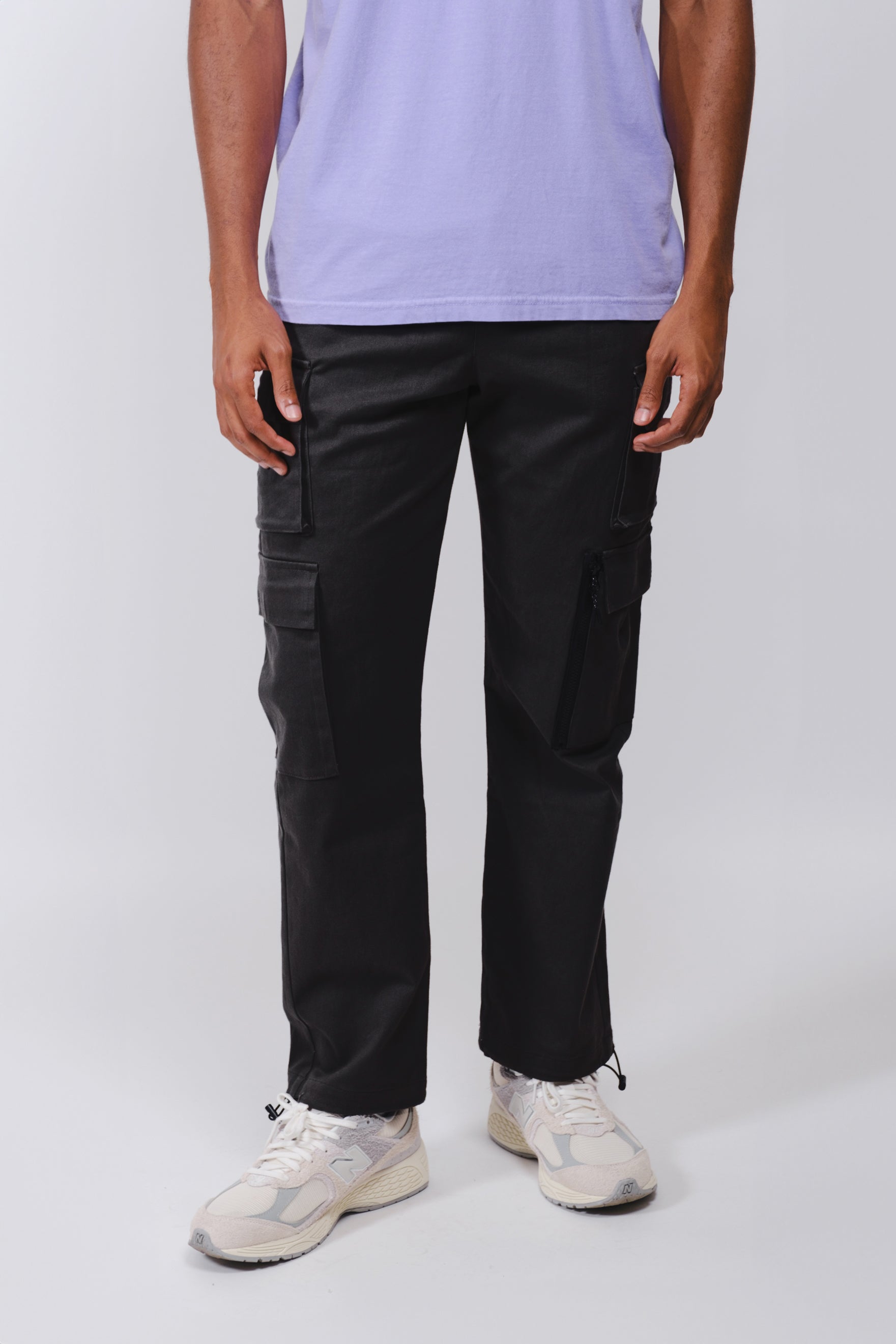 Men’s utility cargo pants in stretch twill with secure storage pockets
#color_black